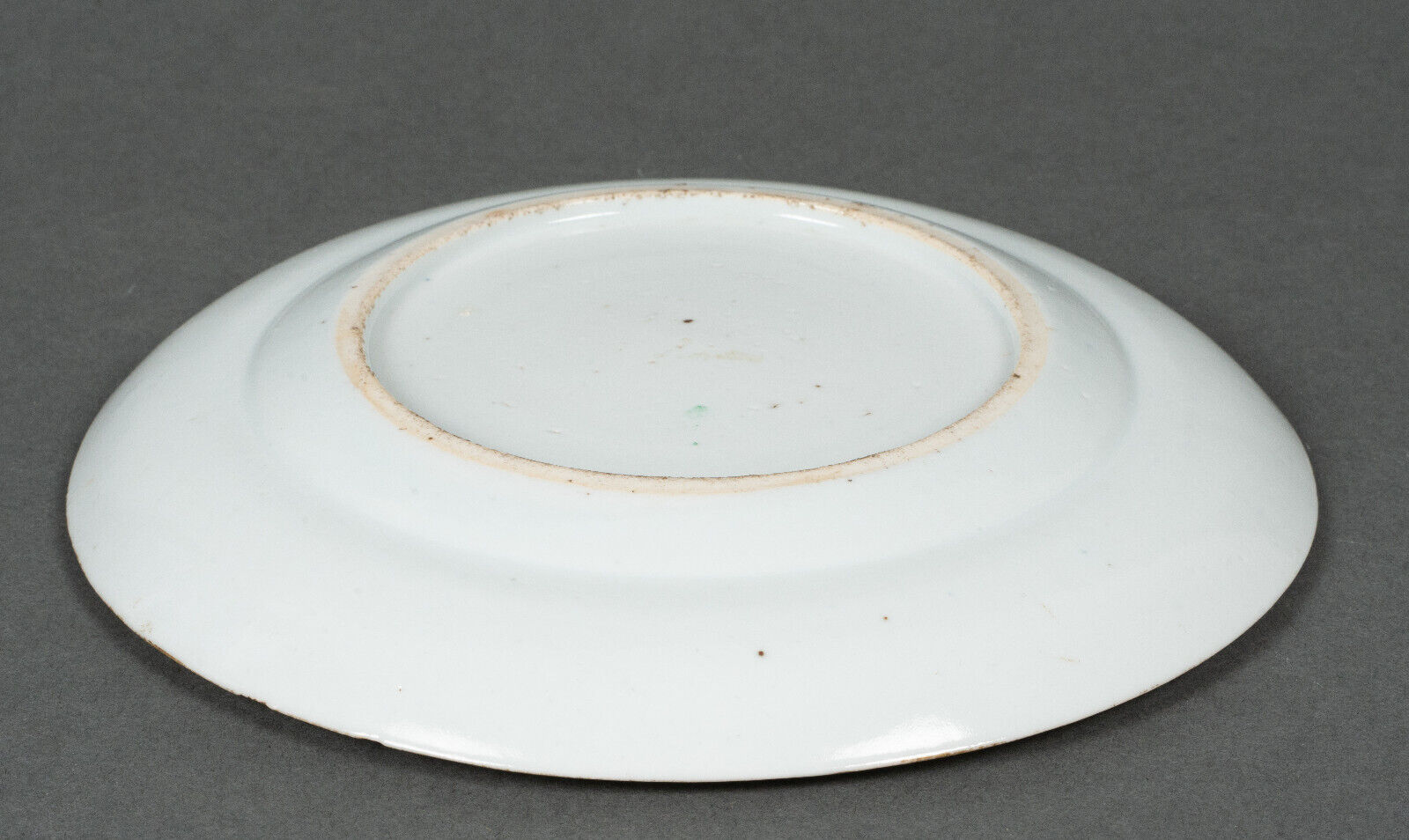 Porcelain plate XIXth Canton with floral decoration birds and butterflies