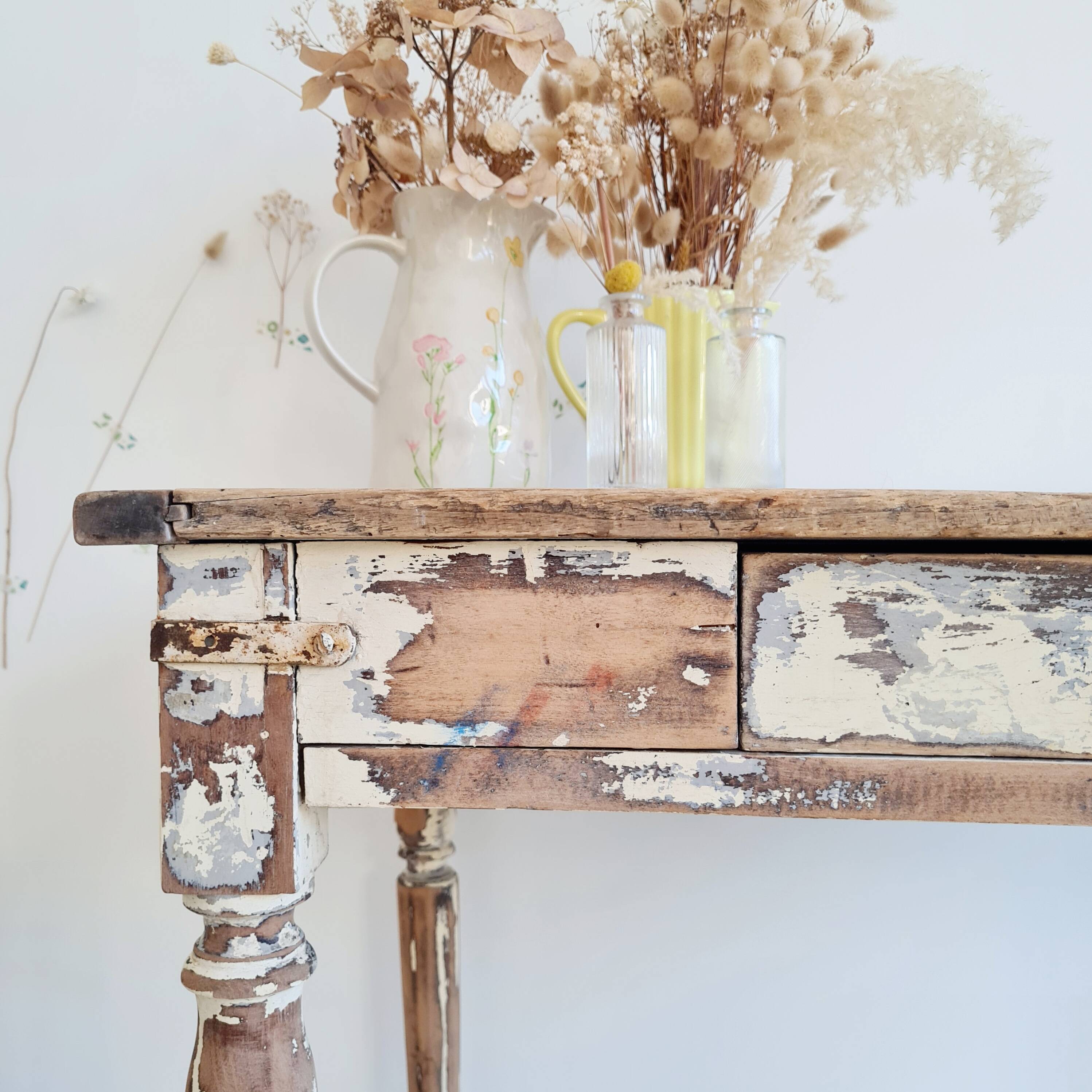 Table patinée - bureau pieds tournés et son tiroir
