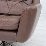 Années 1970, chaise pivotante danoise avec repose-pieds, bon état d'origine, cuir.