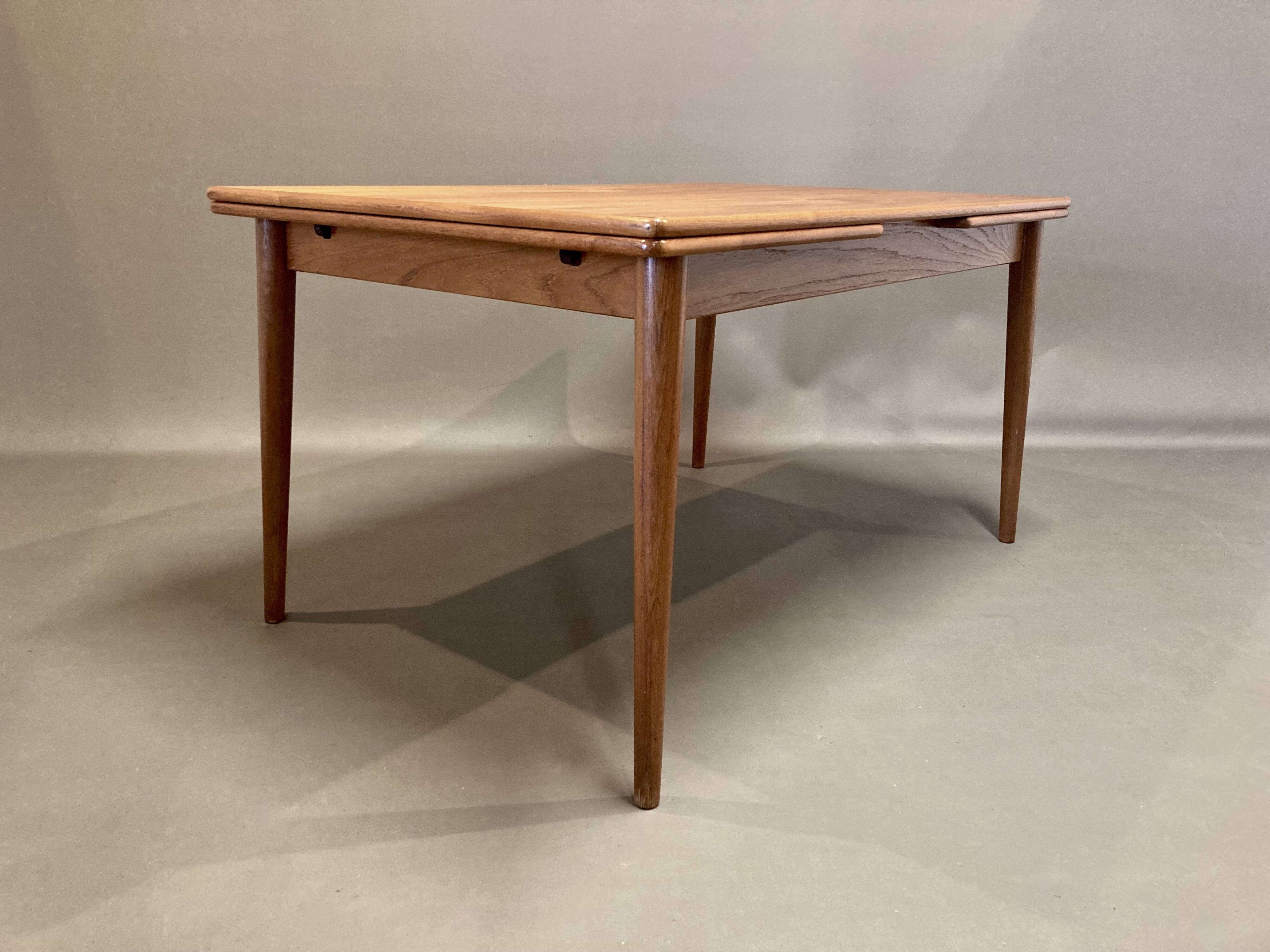 Extendable high table "Scandinavian Design" 1950.