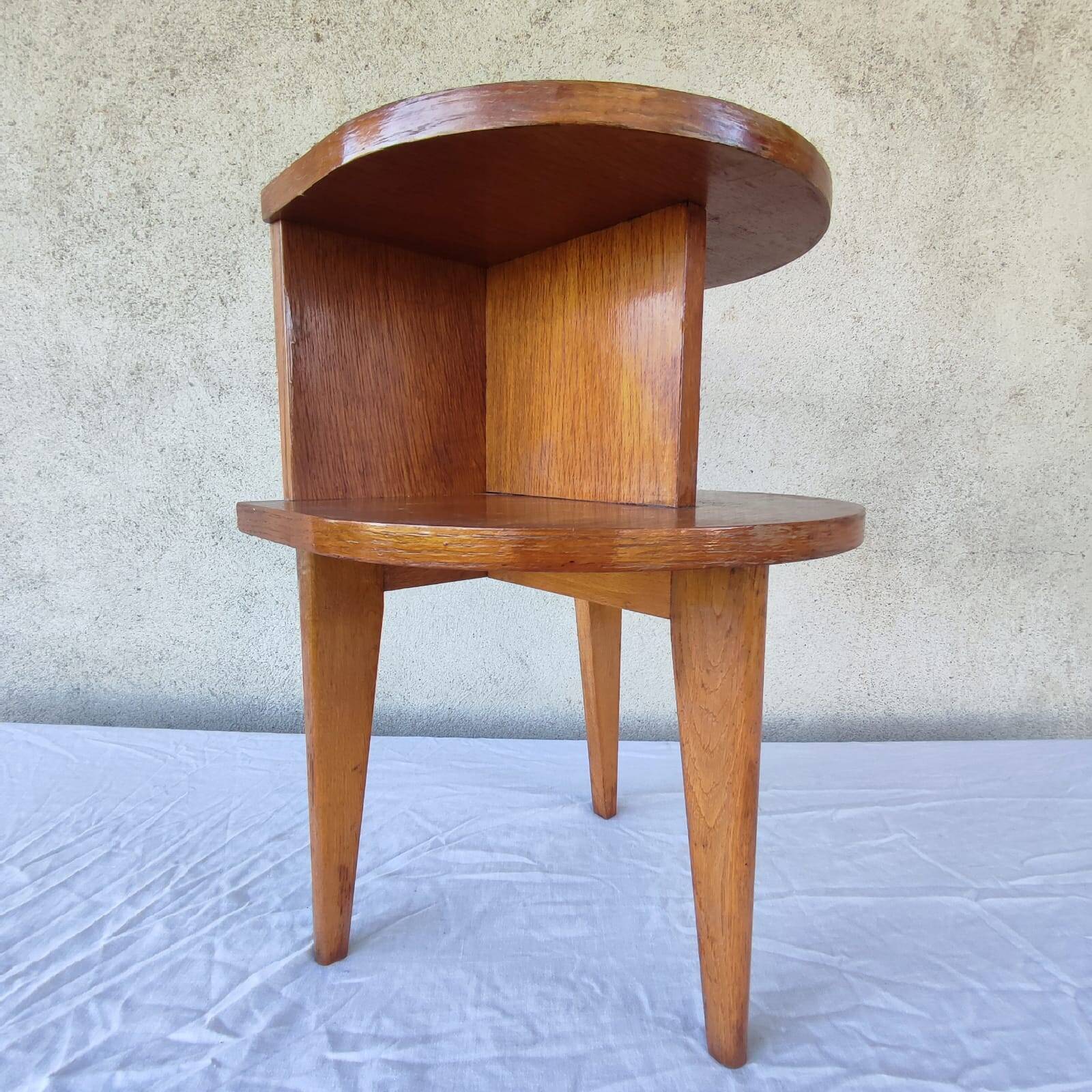 Paire de tables de chevet tripode 1950