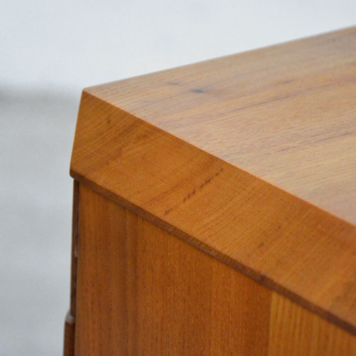 R40 sideboard by Pierre Chapo, 1970