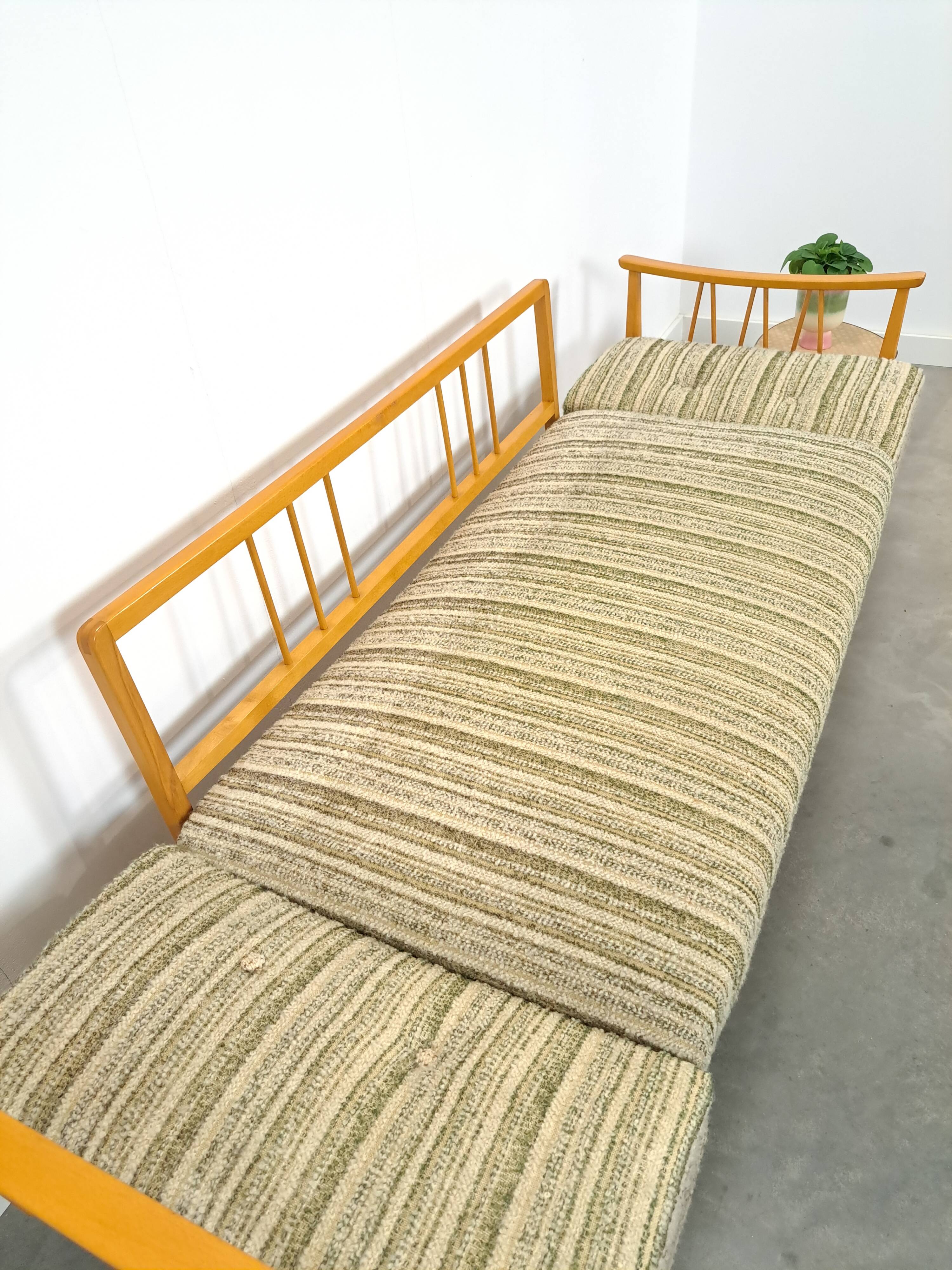 Uitschuifbare slaapbank met kussens, zitbank