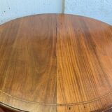 Table de style Louis XVI en acajou et bois clair XX siècle