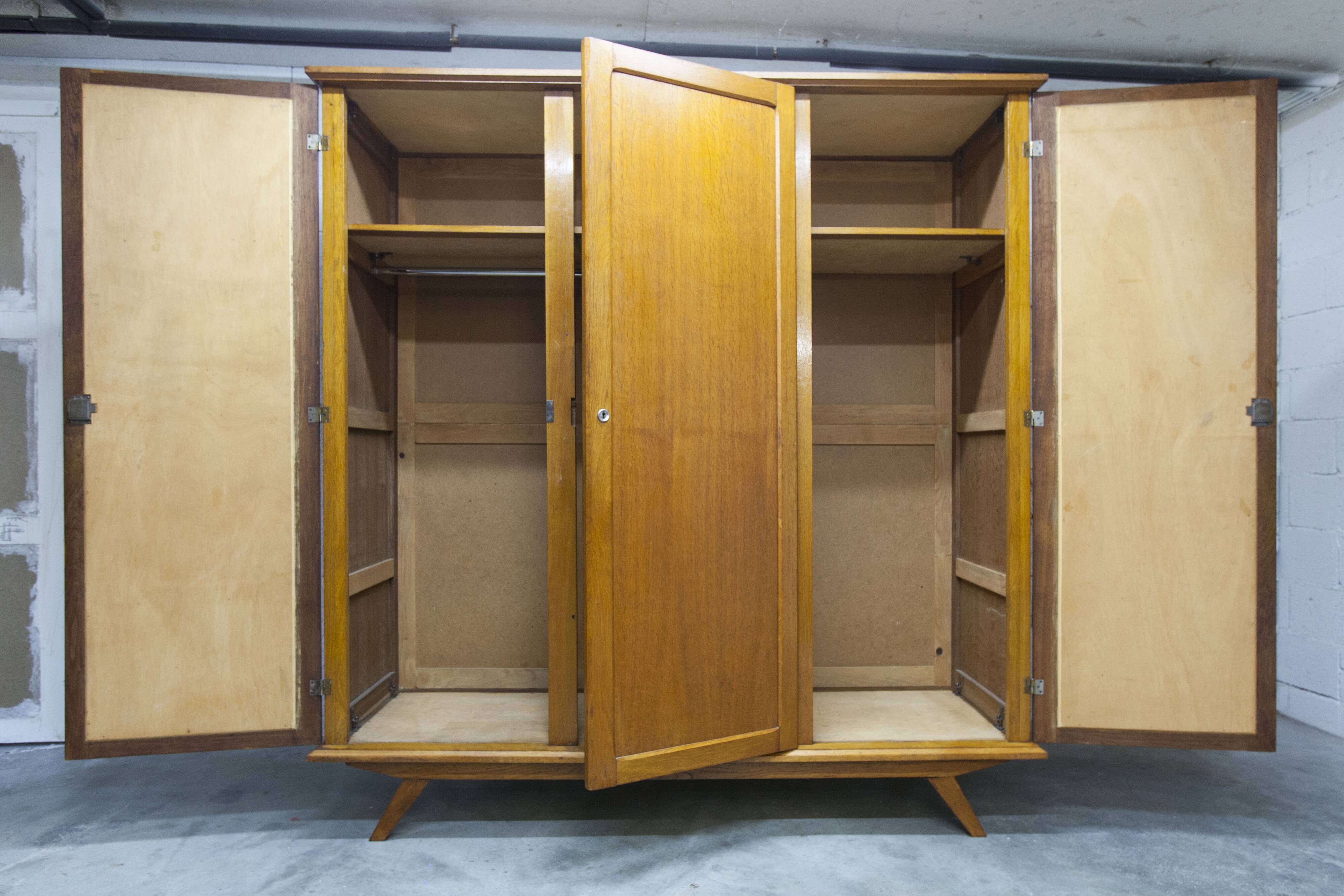 French wardrobe with tapered legs, 3 doors, 120cm hanging rail, new.
