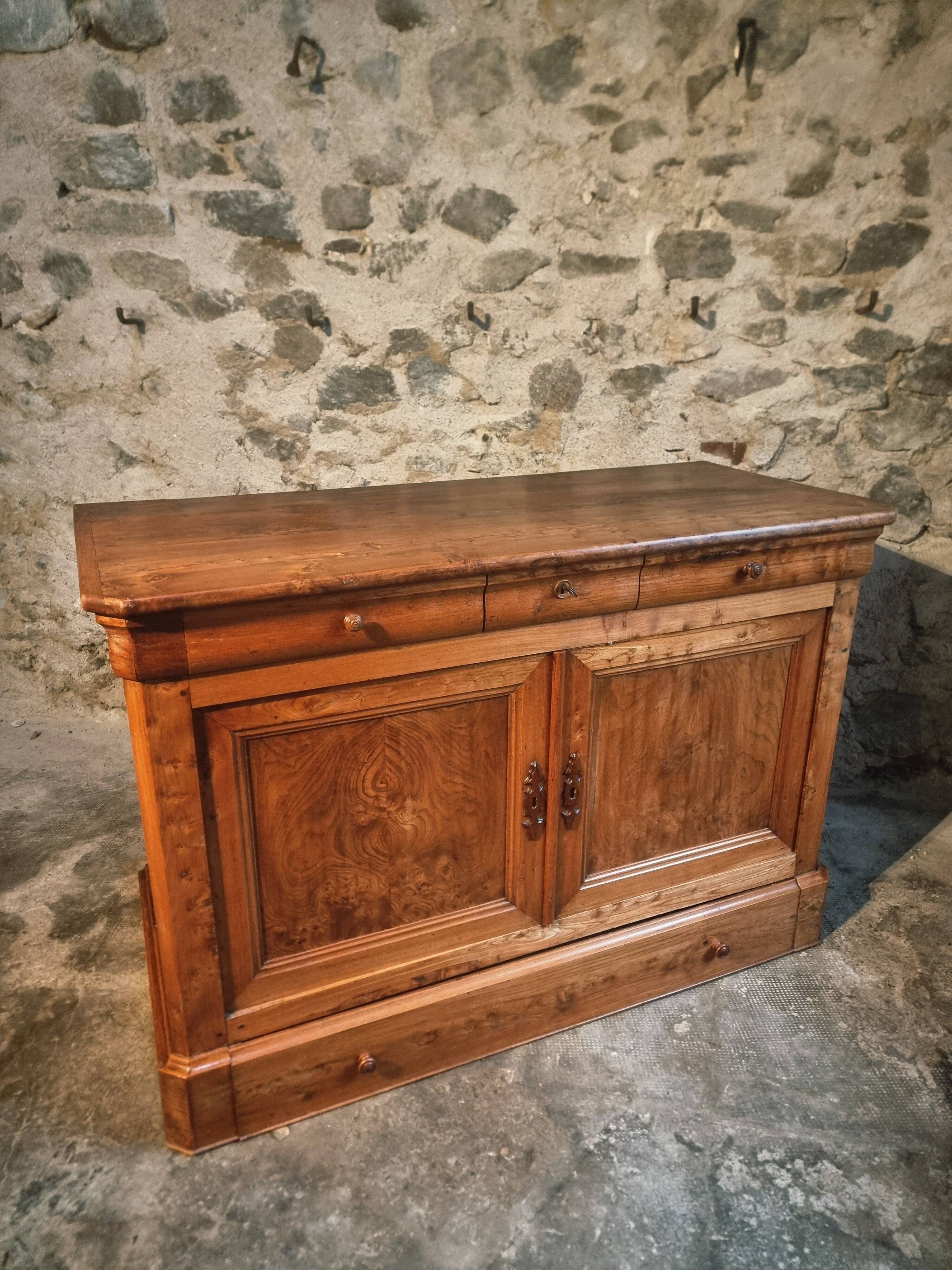 French buffet from the 19th century in elm with drawers – Louis Philippe period