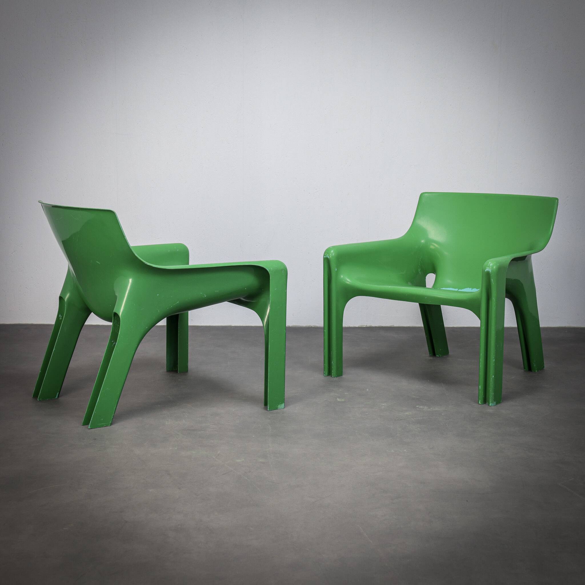 Pair of Vicario armchairs by Vico Magistretti for Artemide, Italy, 1970s.