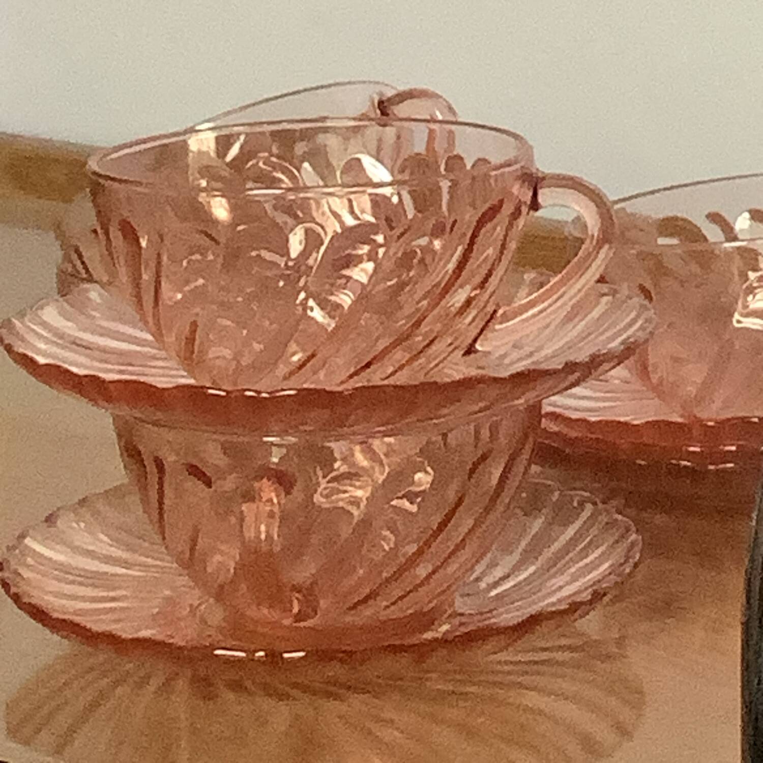 Set of 5 coffee cups + saucers – Rosaline Arcoroc pink glass – 1970s
