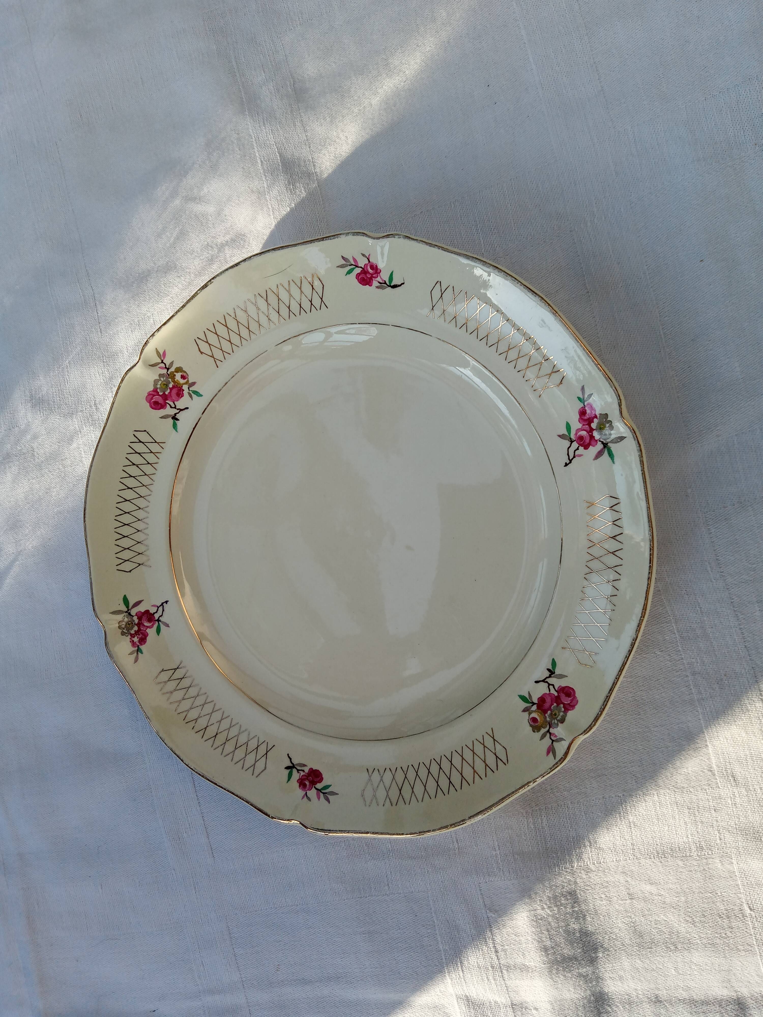 Set 10 flat plates and St Amand dish