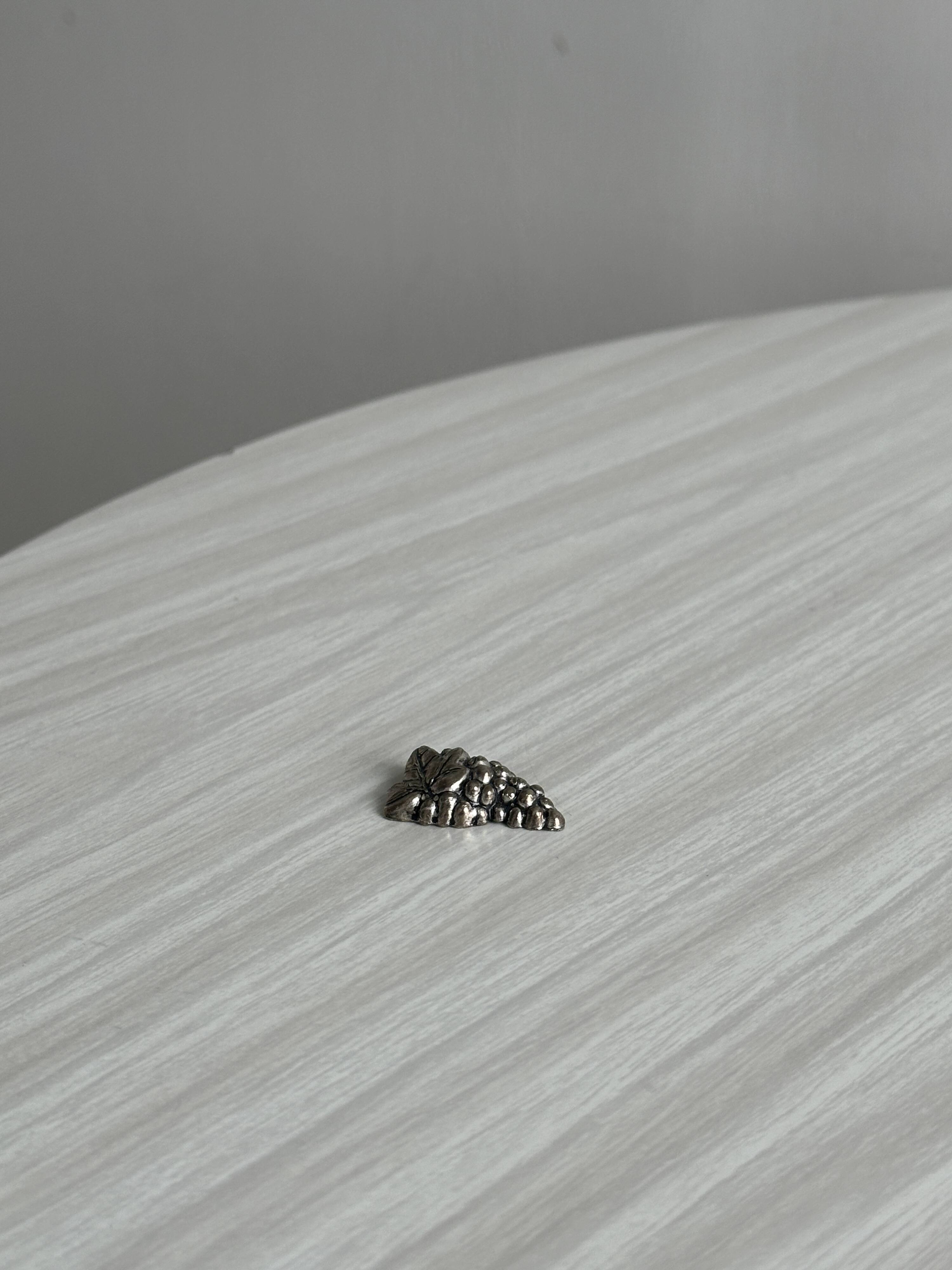 Silver metal grape knife holder