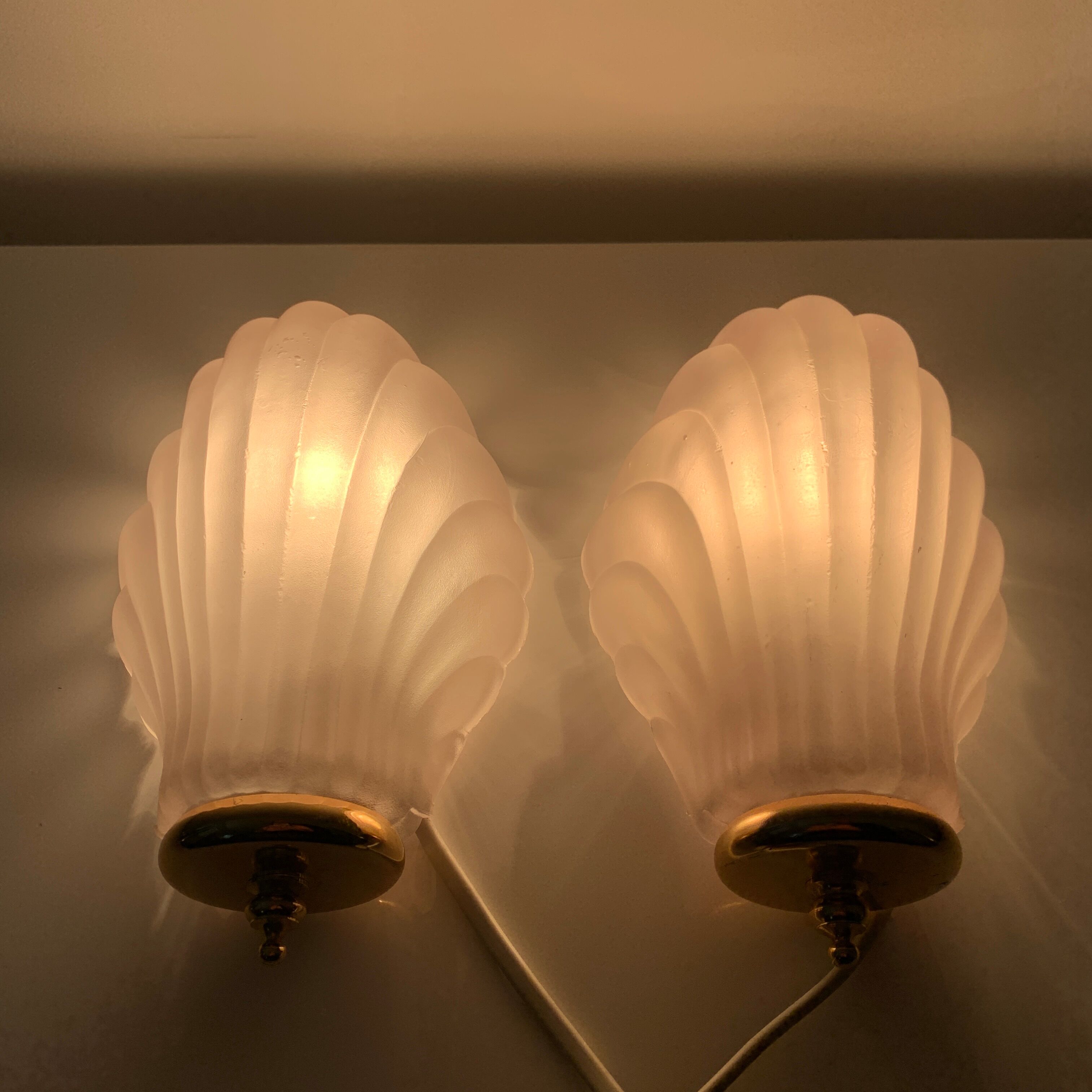 Pair of sconces decorated with vintage shells