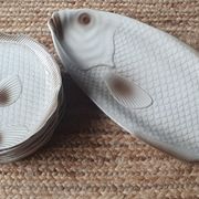 Ensemble de 12 assiettes plates et plat