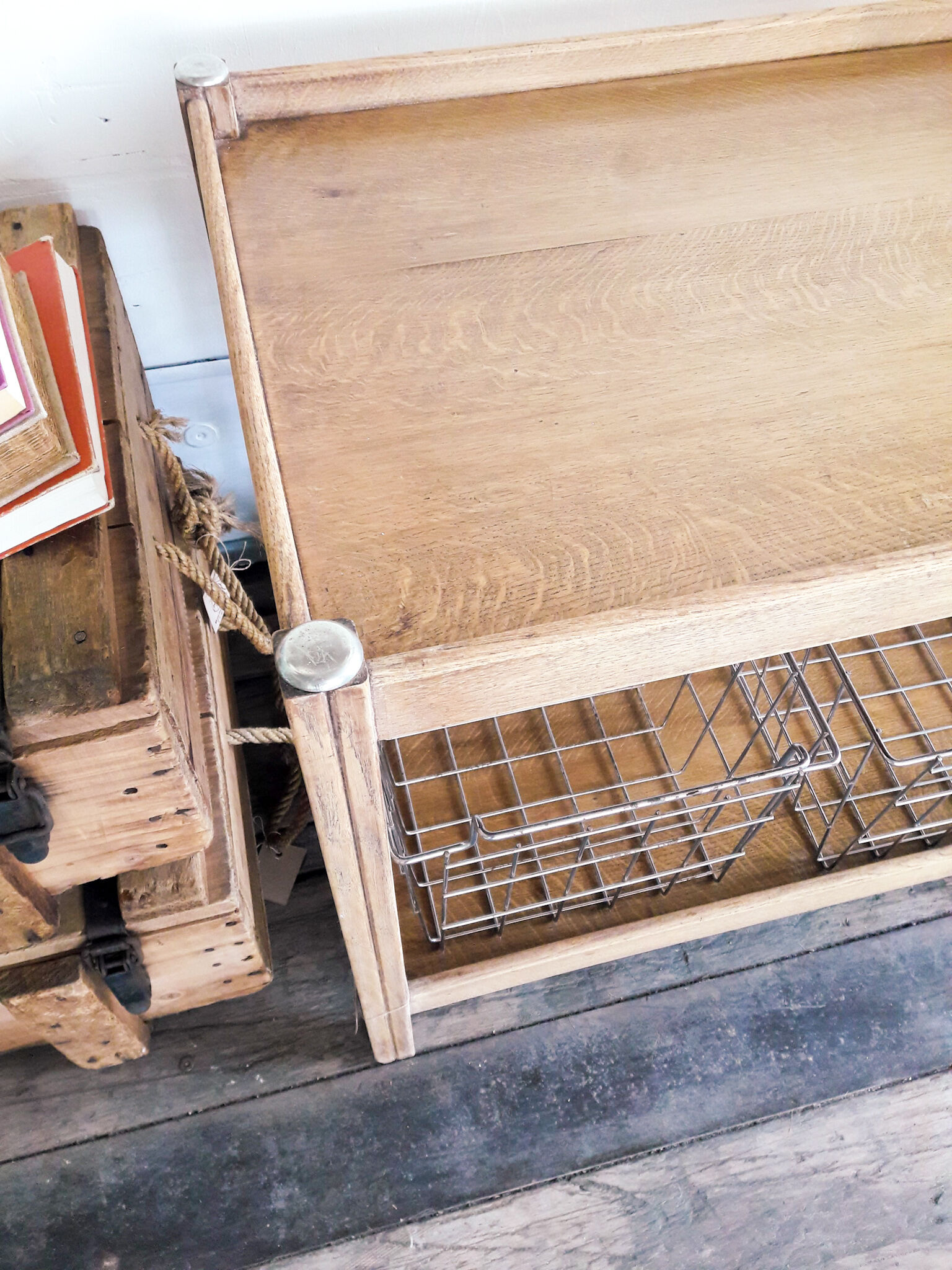 Wooden dessert with chrome steel lockers