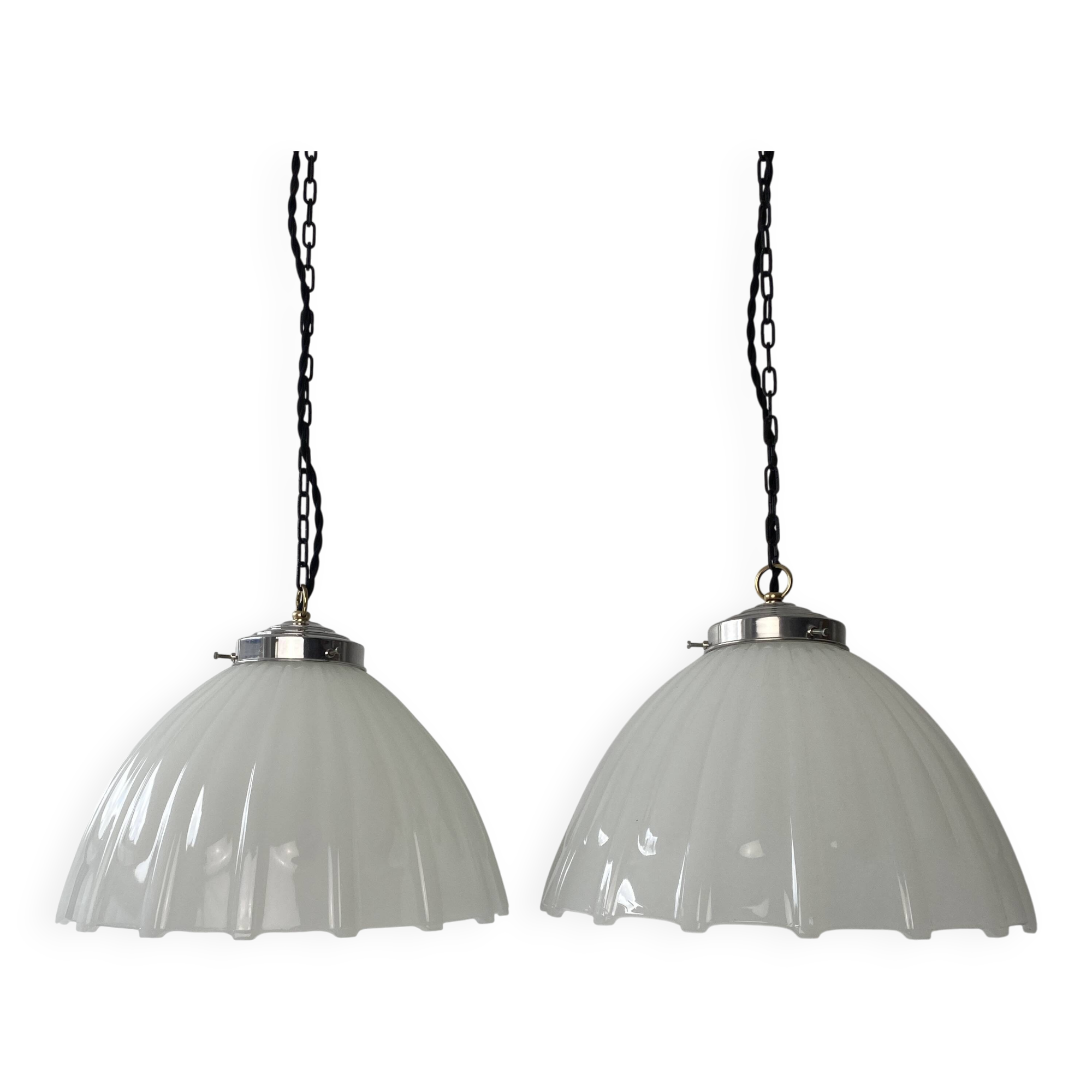 Paire d’anciennes suspensions art-deco en opaline XL