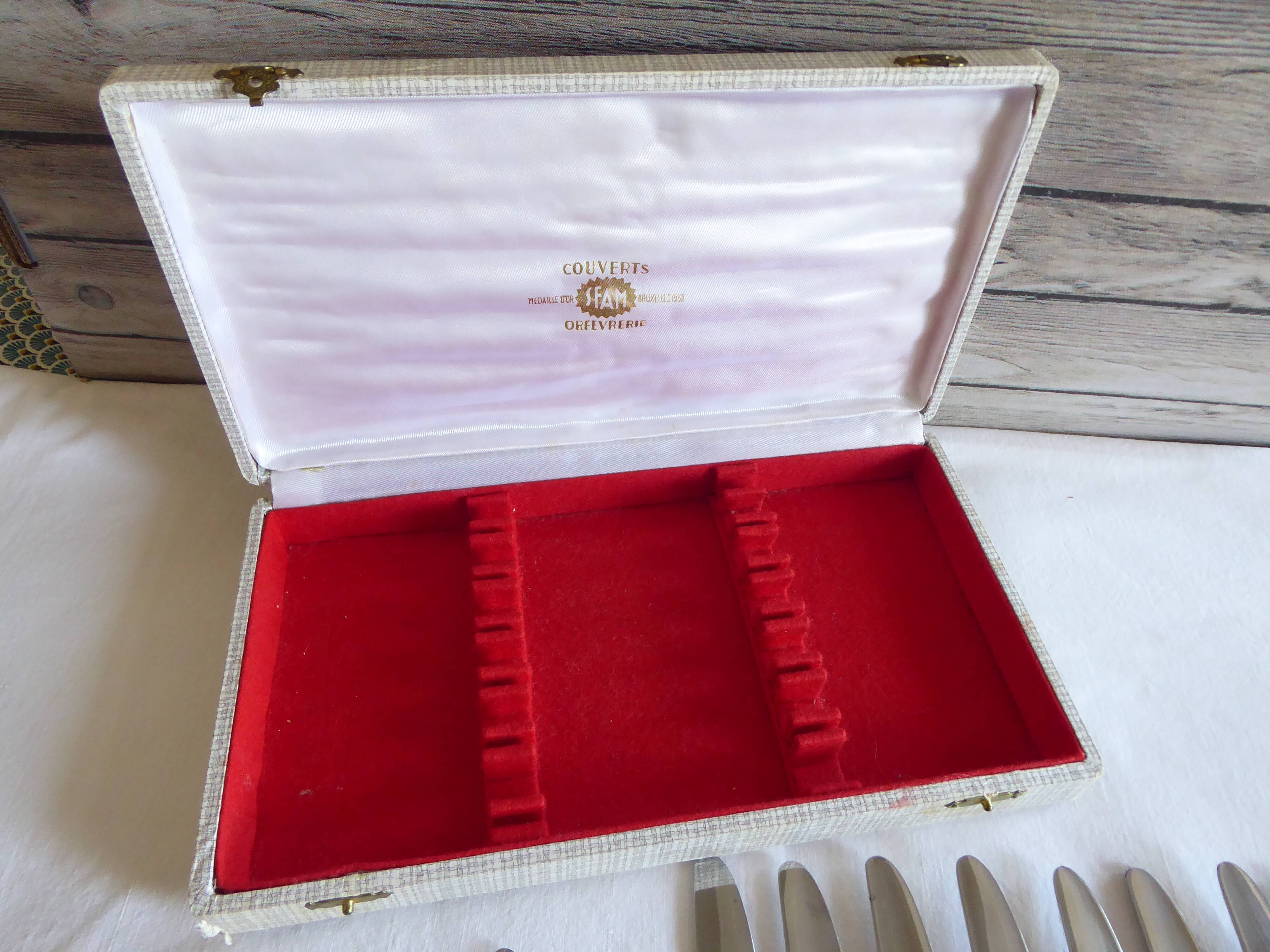 12 couteaux de table métal argenté