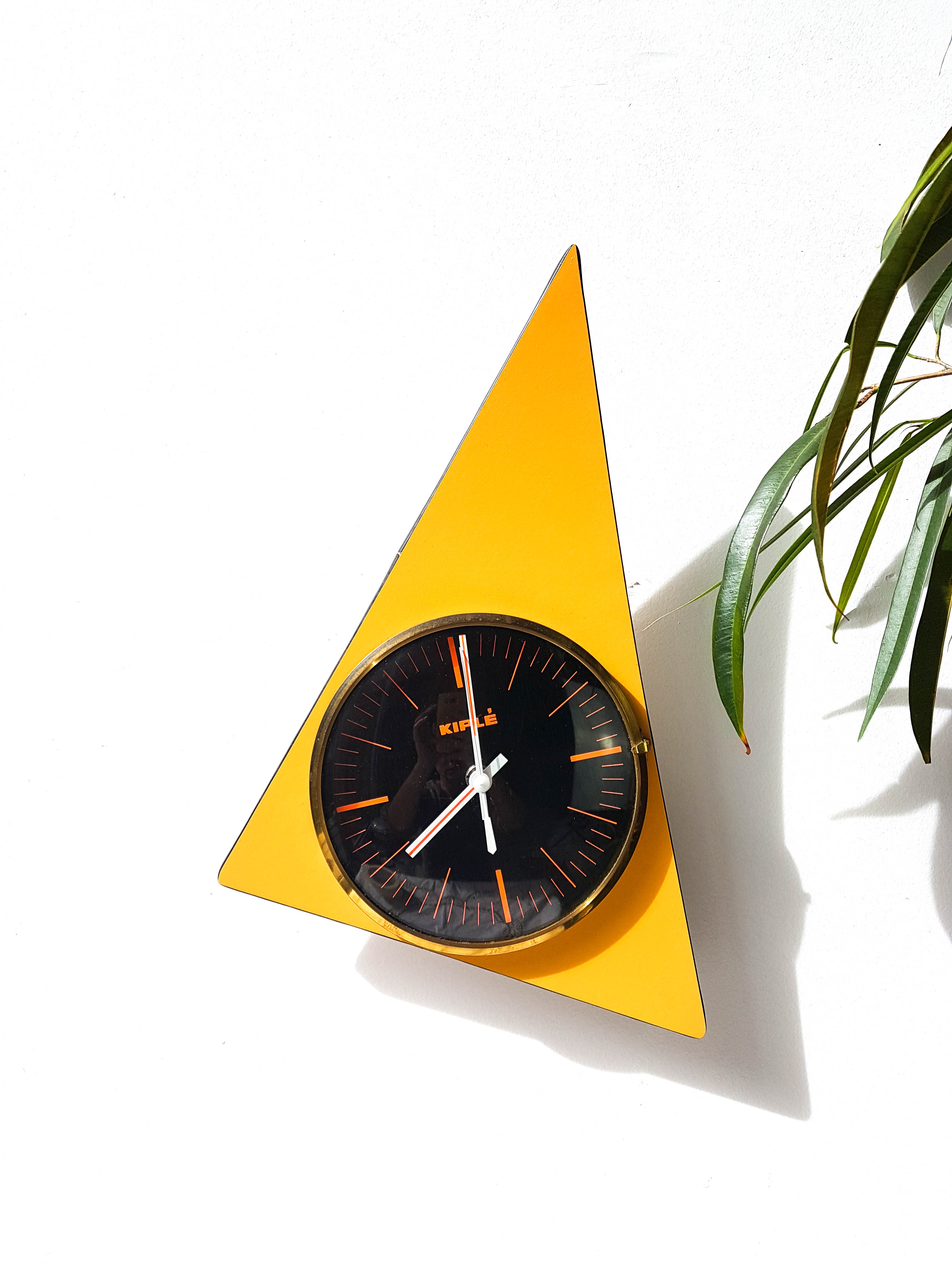 Yellow triangular KIPLE pendule in formica Years 7 Vintage clock Vintage pendule Made in France