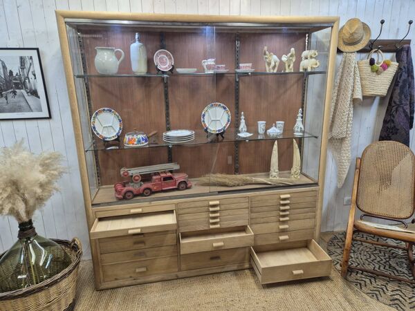 Ancienne vitrine de commerce