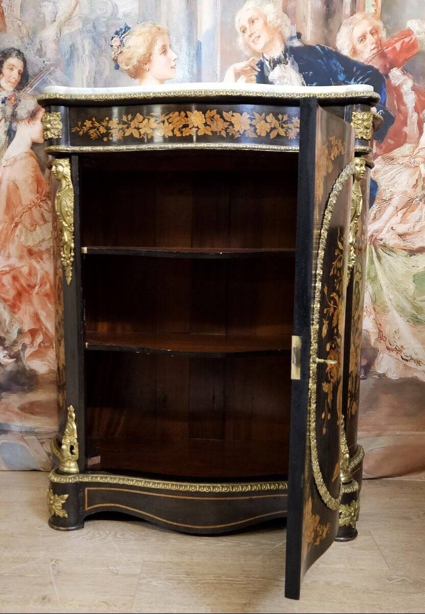Boulle furniture with a curved shape from the Napoleonic III era in lacquered wood and marquetry.