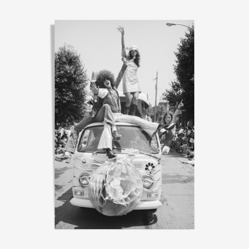 Black and white photo print hippies on van volkswagen barium paper 300g format 30x45cm