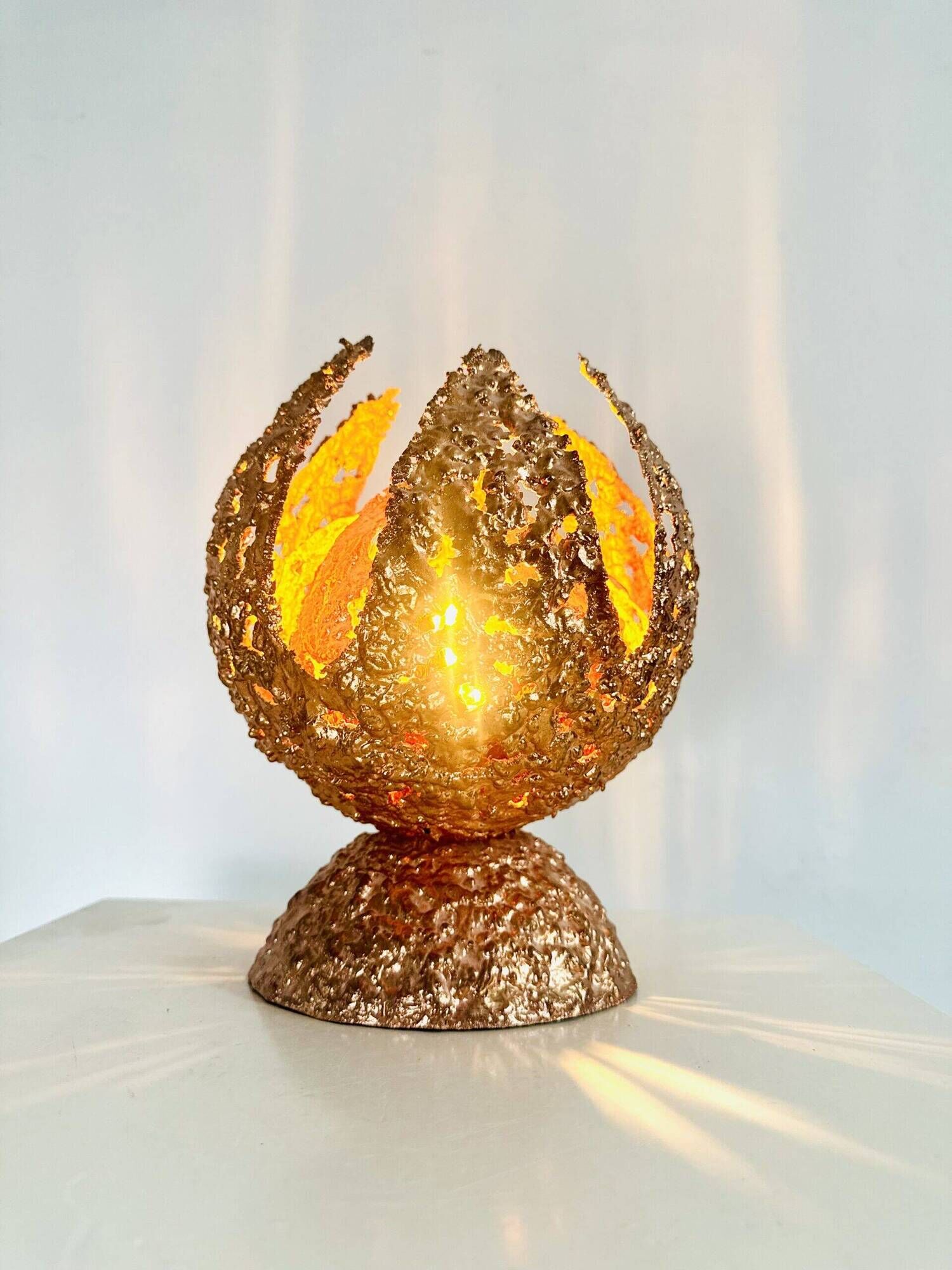 Sculptural Brutalist Table Lamp In Copper By Aimo Tukiainen For Oy Moonlight, Finland 1970S