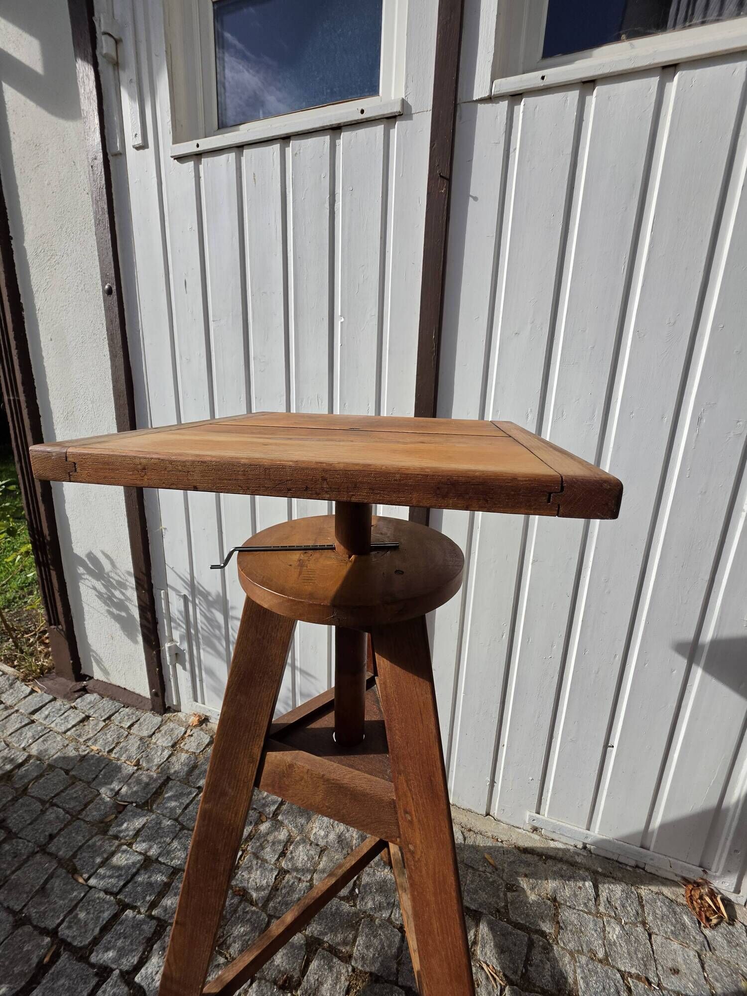 Old sculptor's pedestal