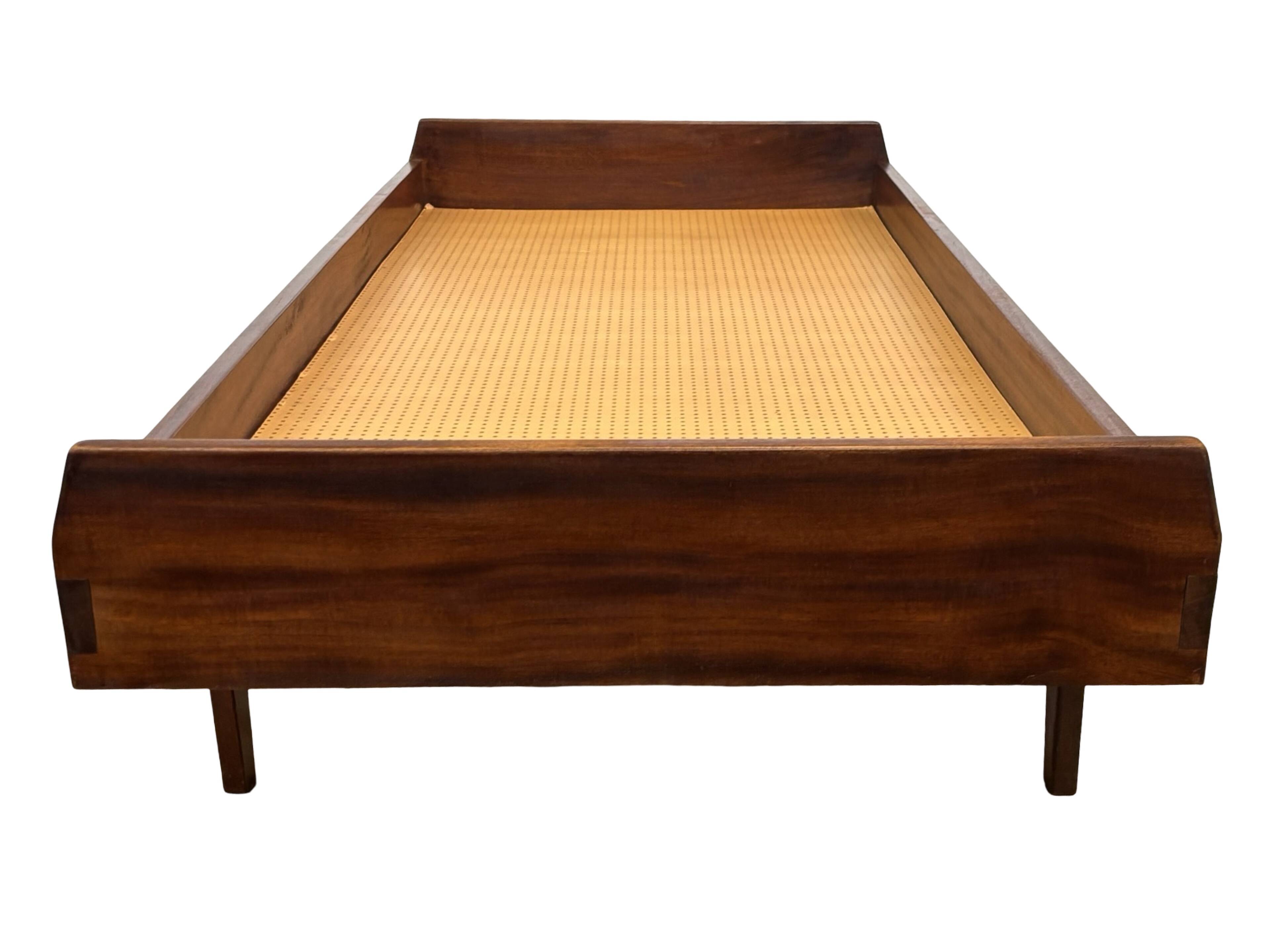 Vintage daybed minimalist design in Teak  960s