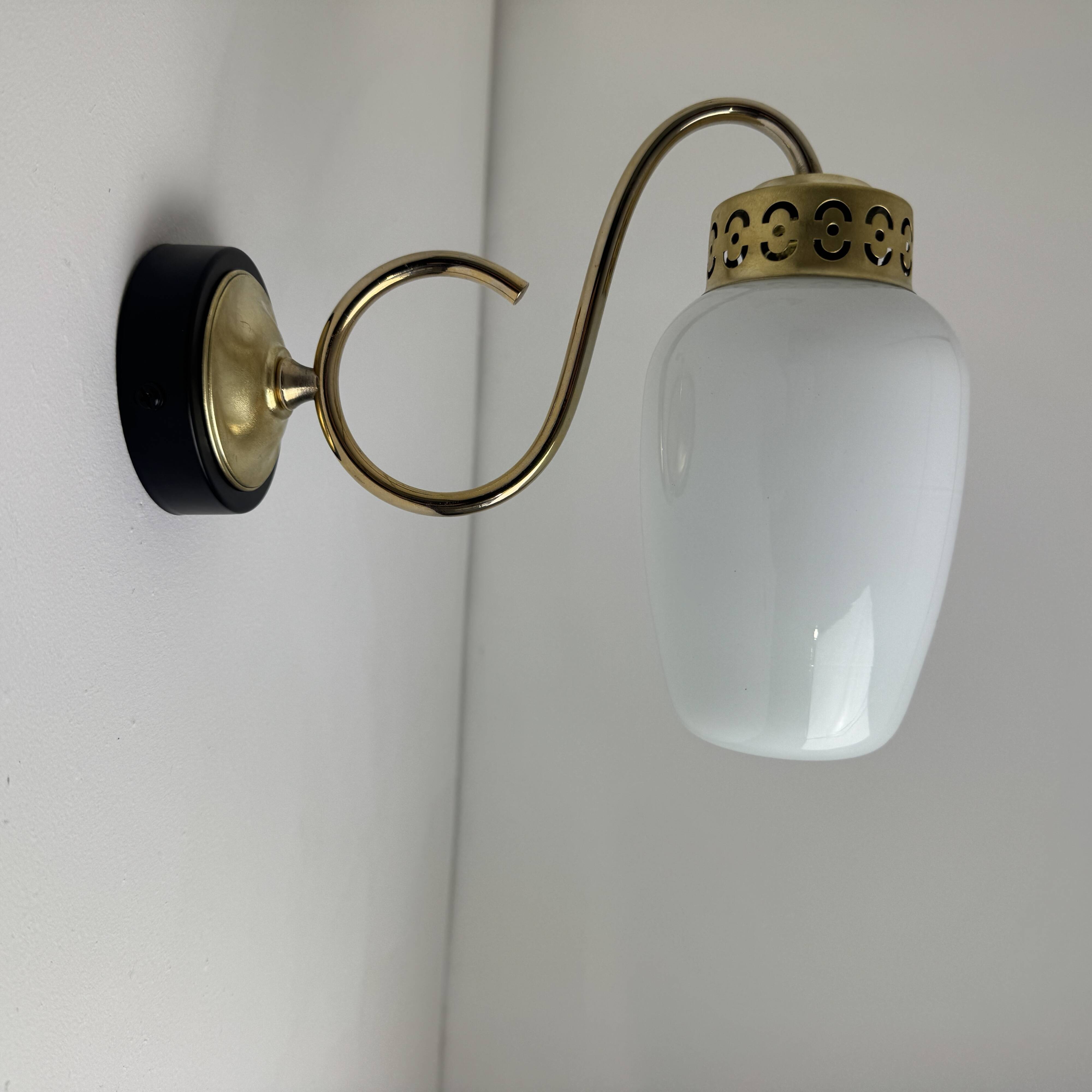Lot 3 vintage opaline wall lights