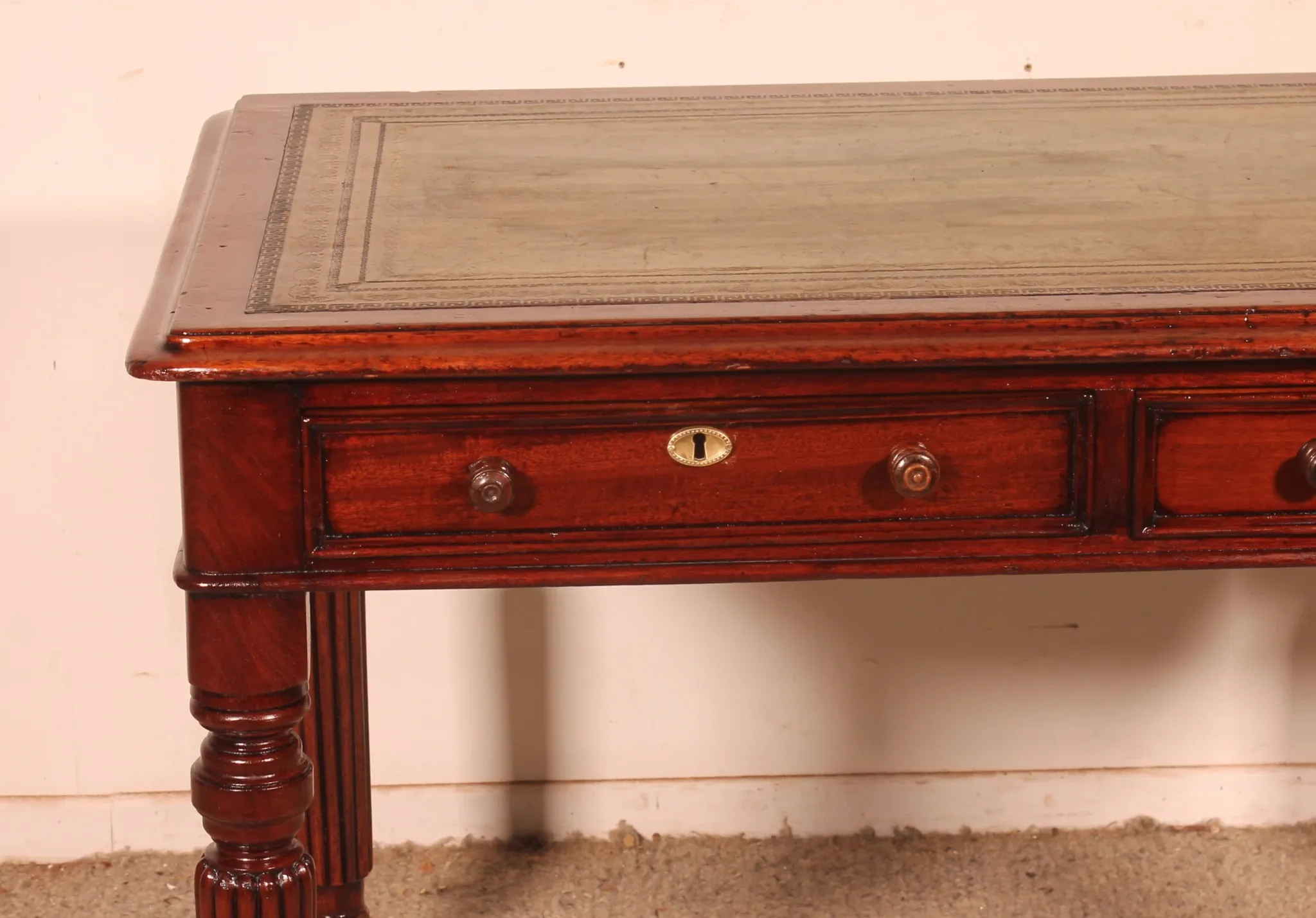 flat desk with two drawers from the early 19th century in mahogany - England circa 1