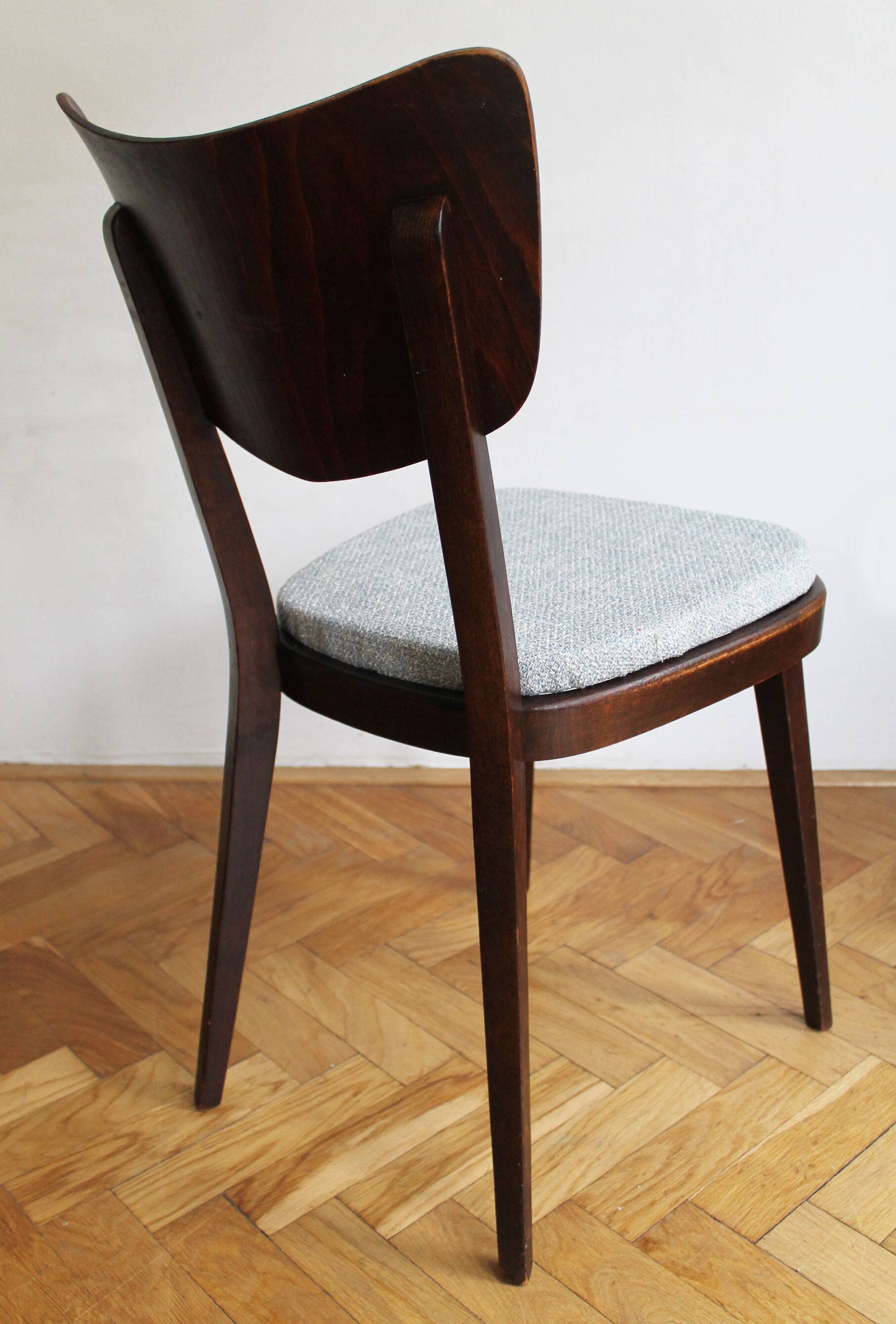 Ensemble de quatre chaises de salle à manger du milieu du siècle des années 1960 par TON