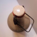 Bouteille en grès ancienne avec système de fermeture