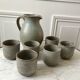 Service pitcher and its 6 matching cups of vintage sandstone