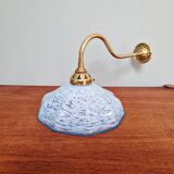 Applique murale en laiton et verre moucheté bleu