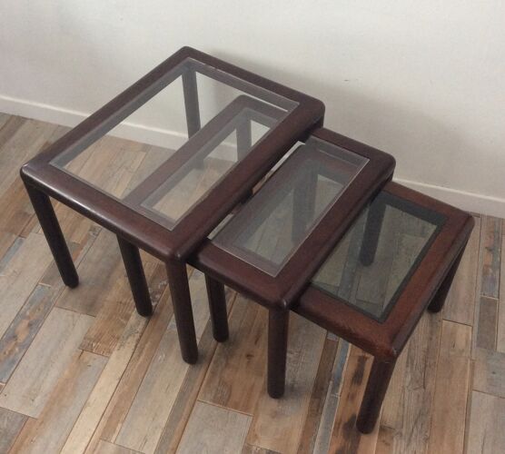 Série de 3 tables gigognes en bois et verre des années 70
