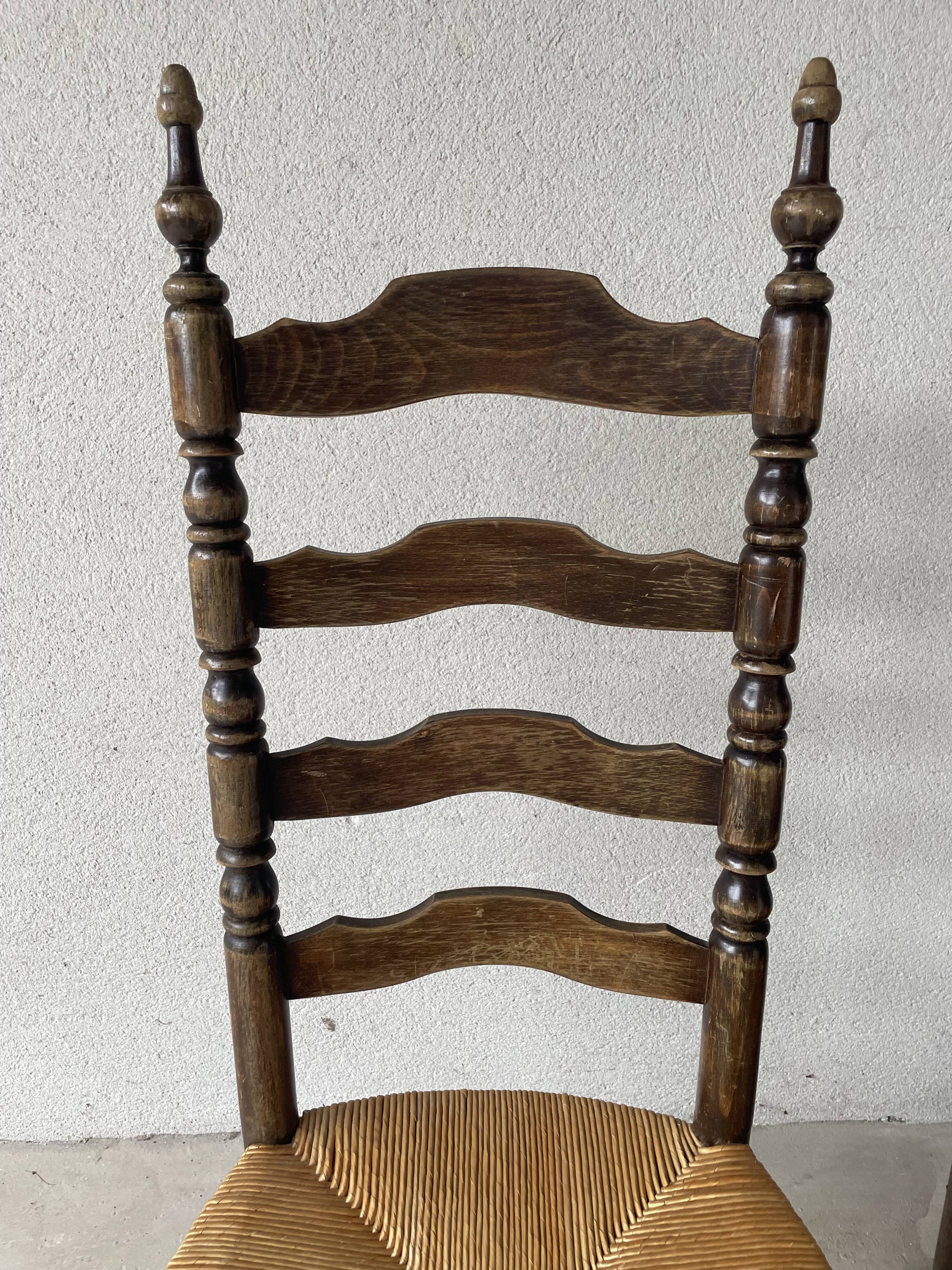 Chaise style campagnard bois massif et paille 1950