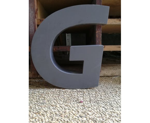 Lettre en métal g