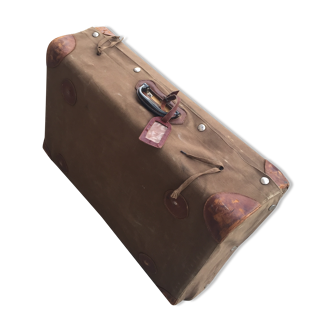 Suitcase officer