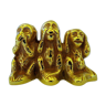 Groupe en bronze à patine naturelle dorée représentant les trois singes de la sagesse