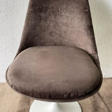 Pair of tulip chairs by Eero Saarinen, Knoll 80