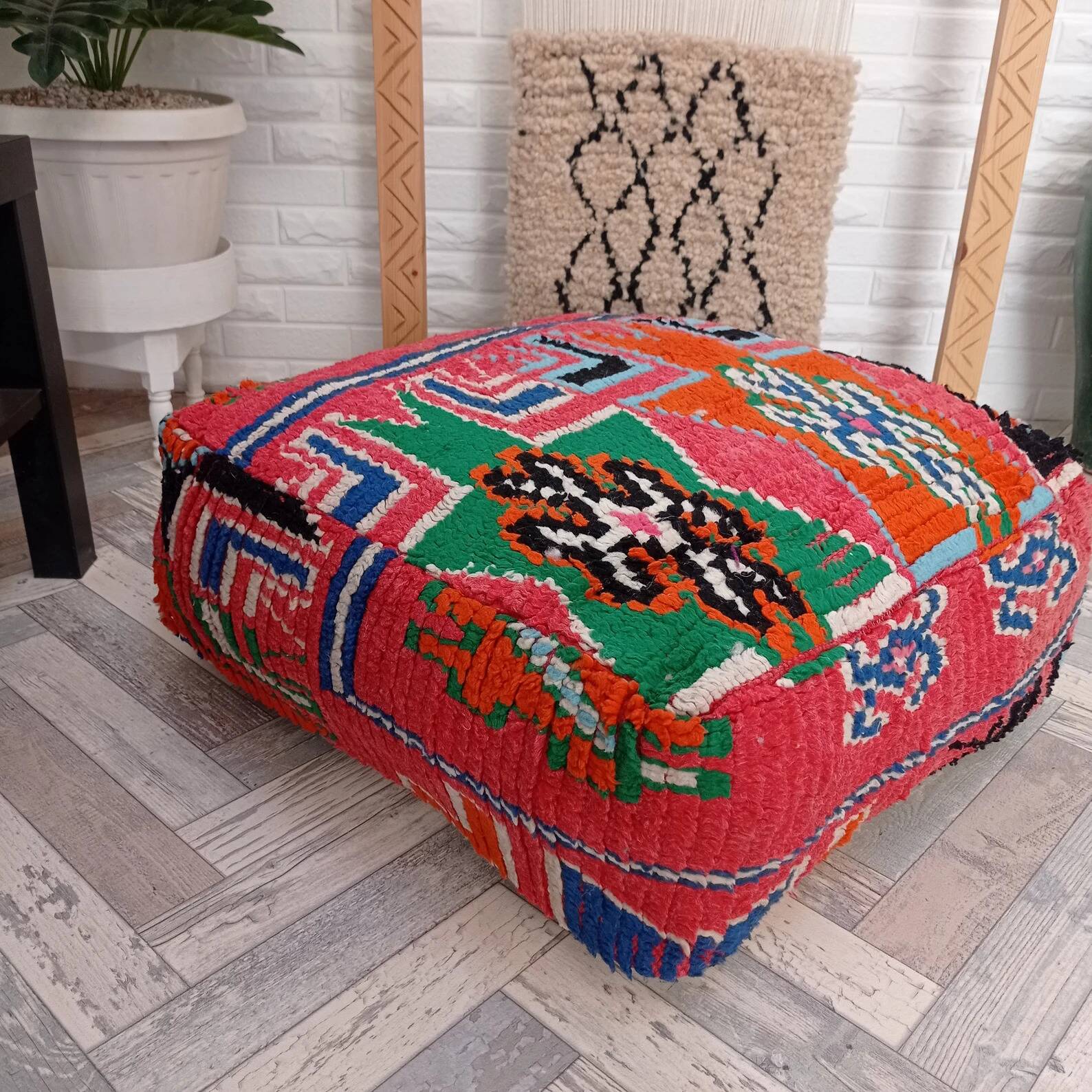 Handmade Berber pouf in wool 60 X 60 X 20 CM