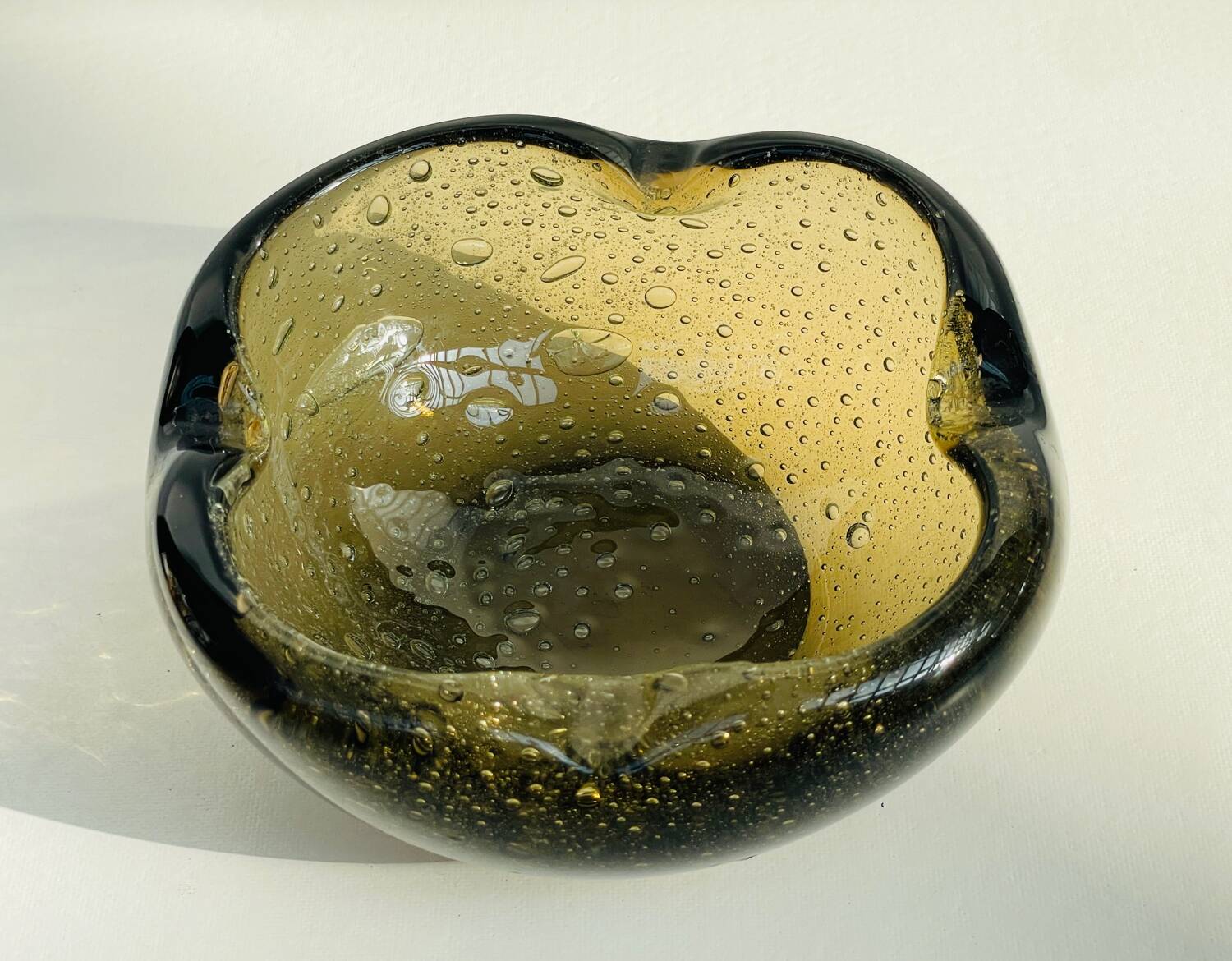 Cendrier en verre bulle ambré – design vintage années 60