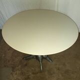 Round table signed OLY Studio