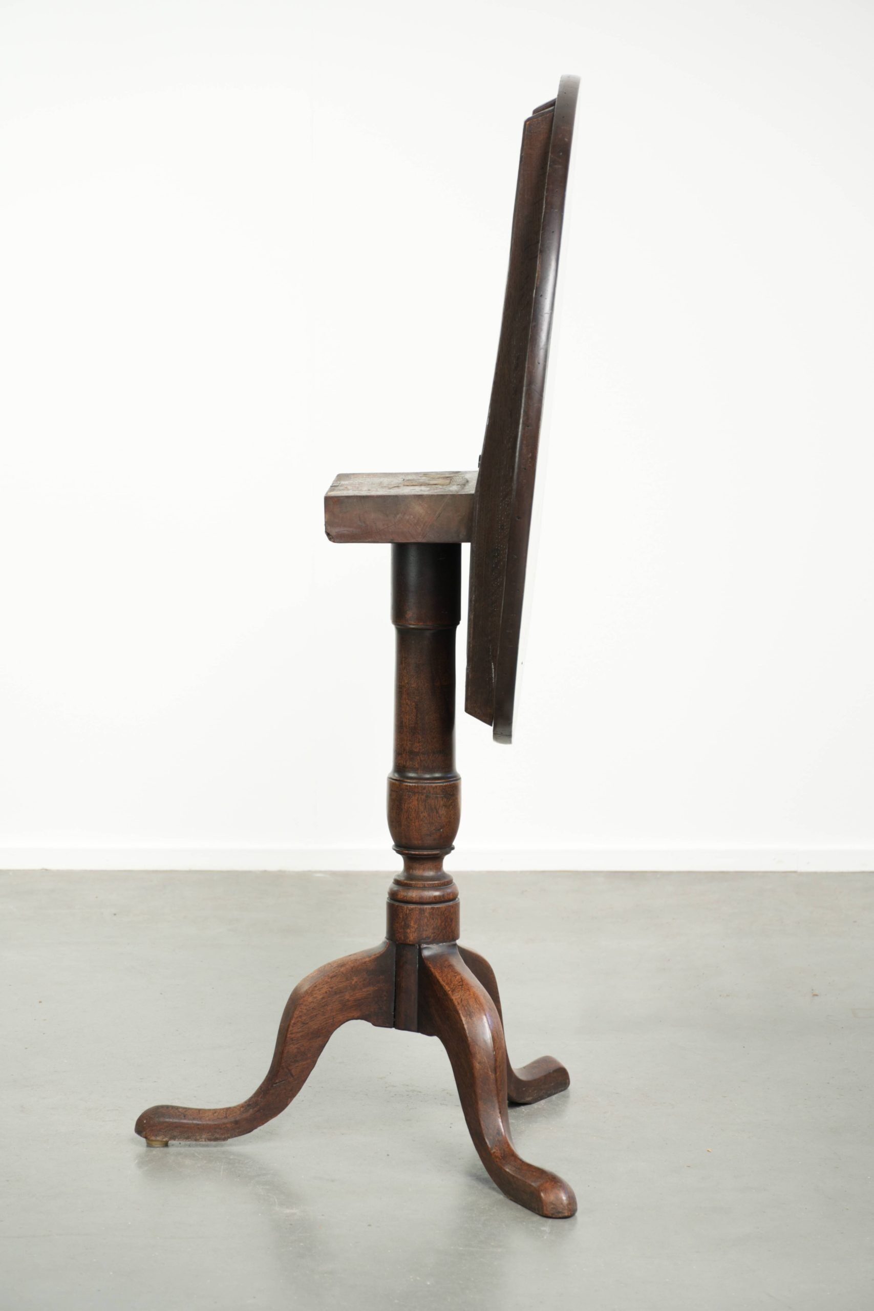Table d'appoint / table d'angle inclinable anglaise du XVIIIe siècle