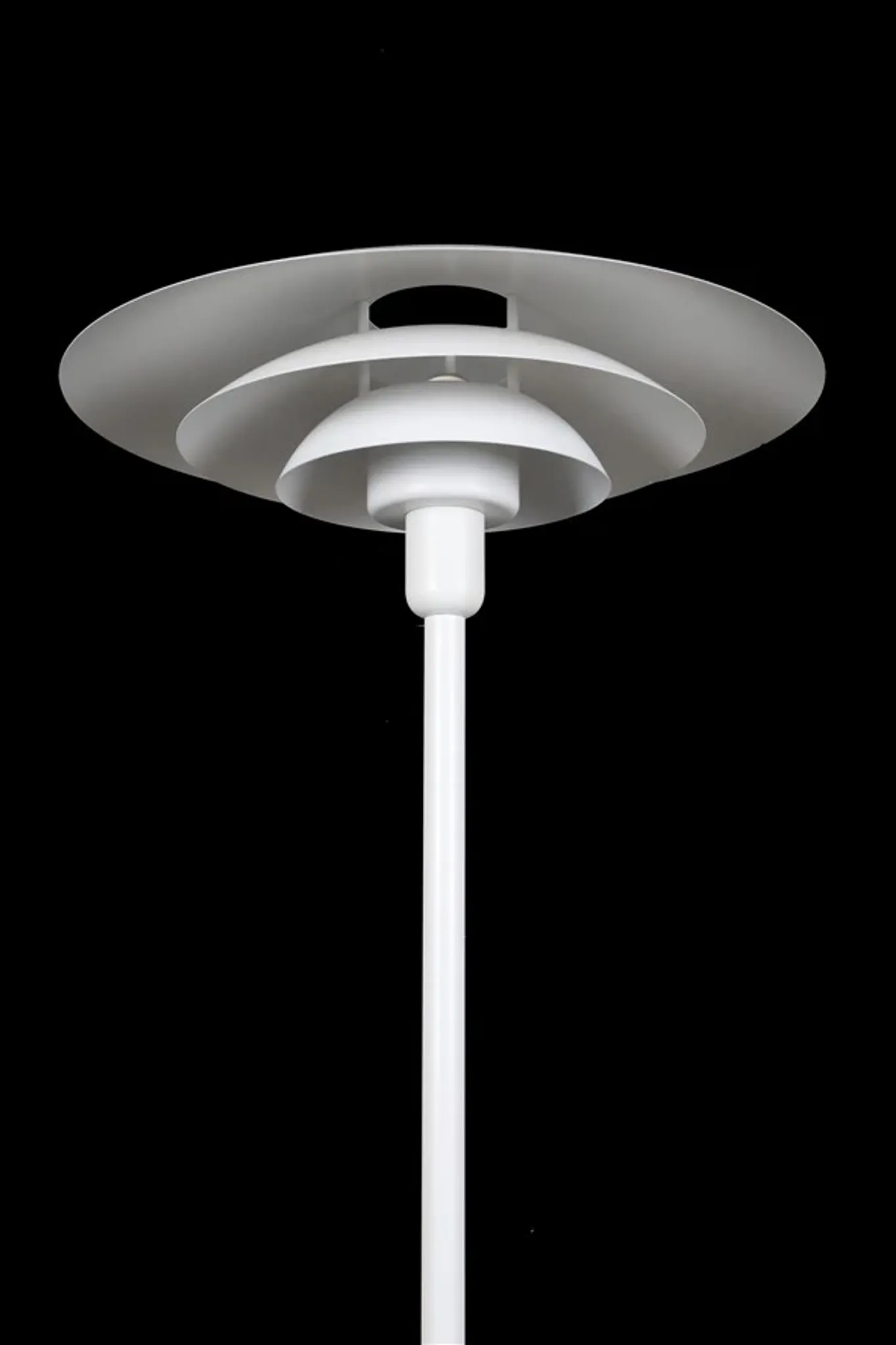 Multilayer floor lamp / white / Danish modern design / 1980s / Form-Light