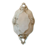 Plat en porcelaine blanc vieilli