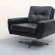 Chaise en cuir pivotant des années 1960 en noir