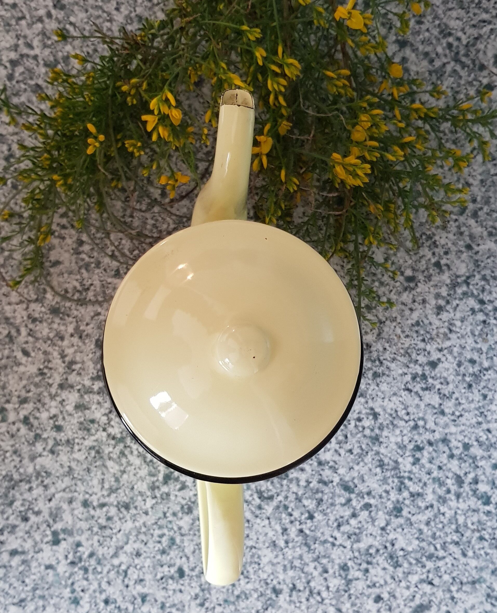 Pale yellow enamelled coffee maker