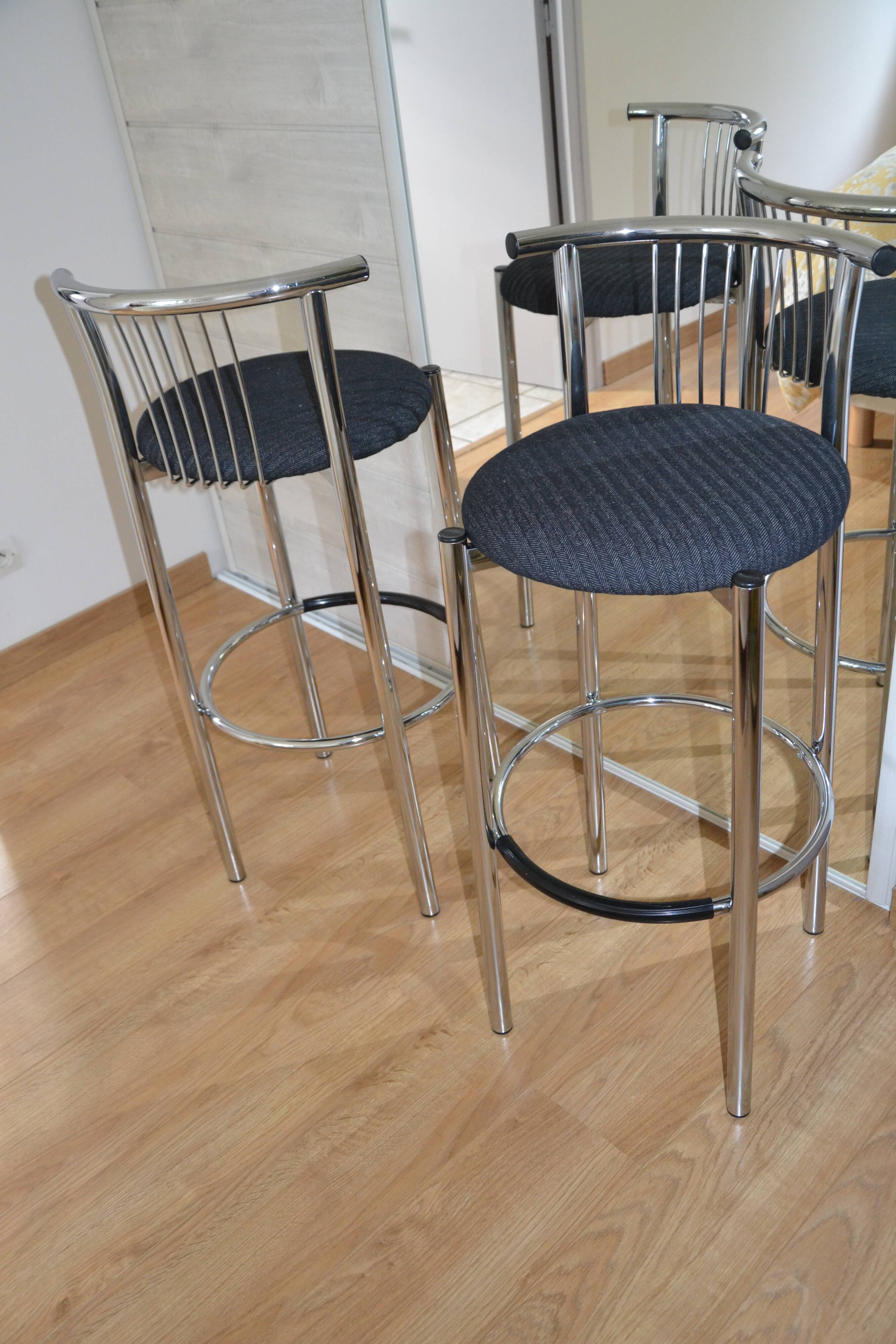 2 "Calligaris" bar stools with chrome metal and refurbished seats.