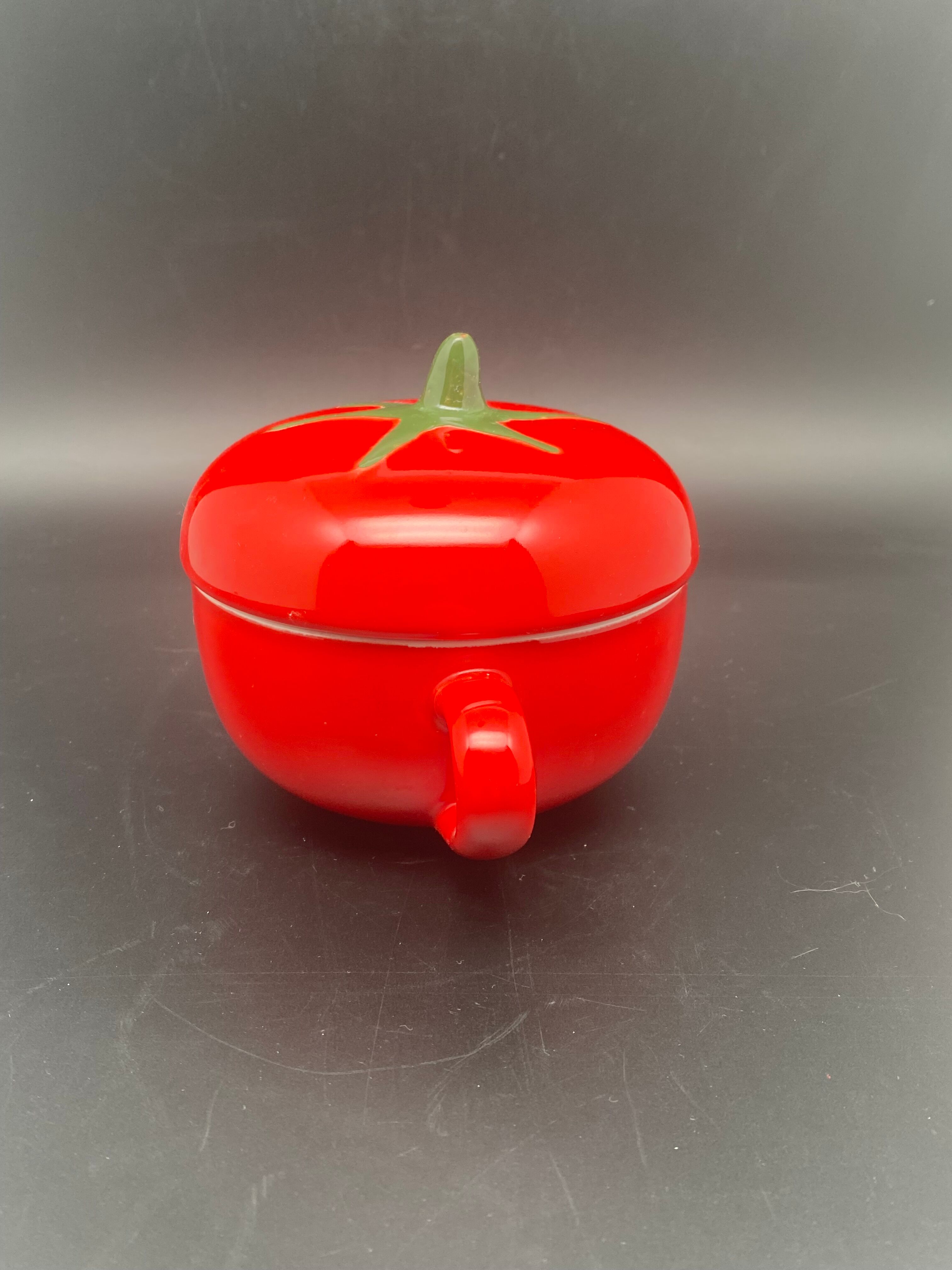 Sotable cup duo with tomato and pumpkin lid