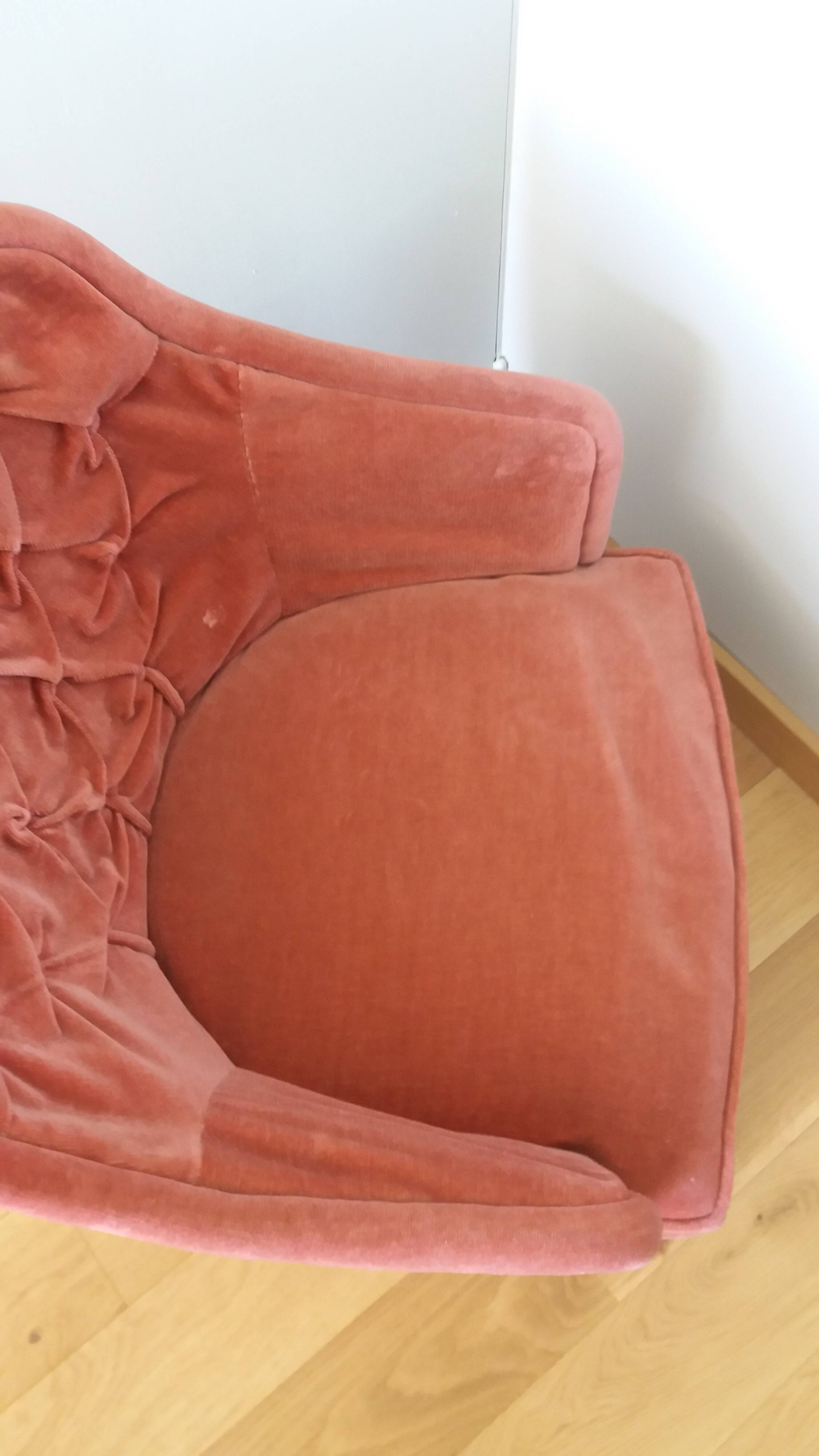 Fauteuil crapaud en velours rose