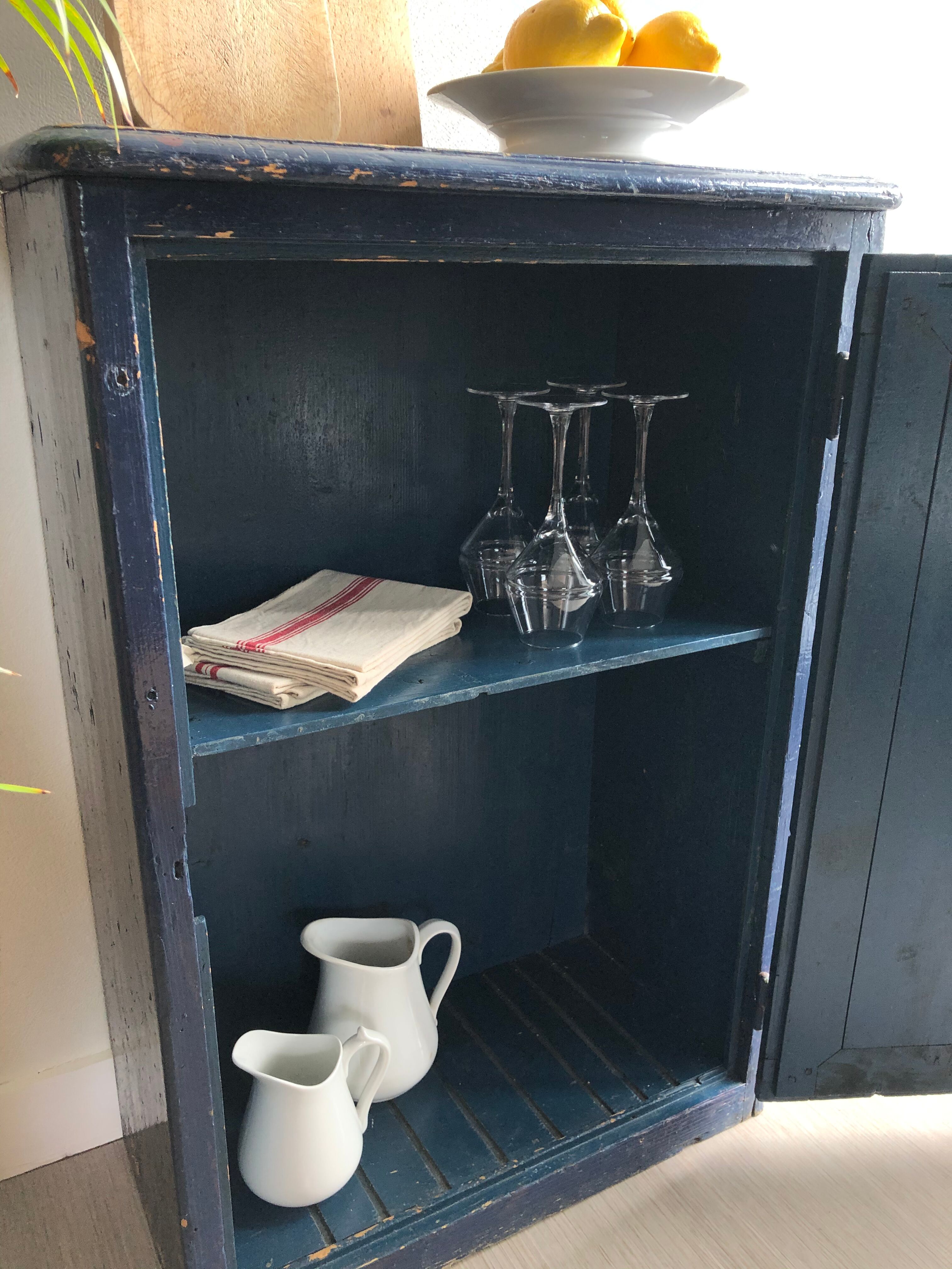 Patinated confectionery buffet